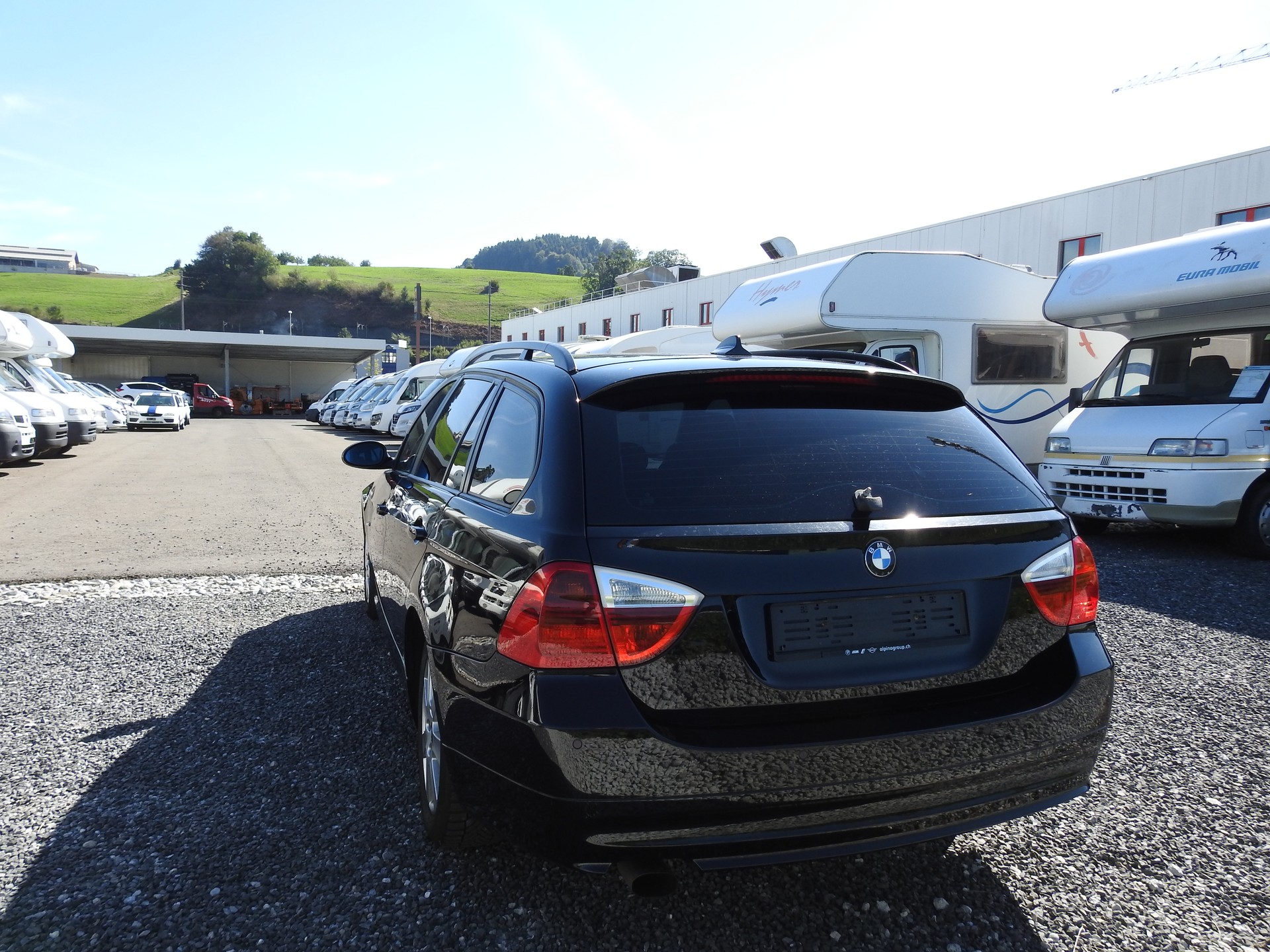 BMW 318i Touring-showroom-element-3