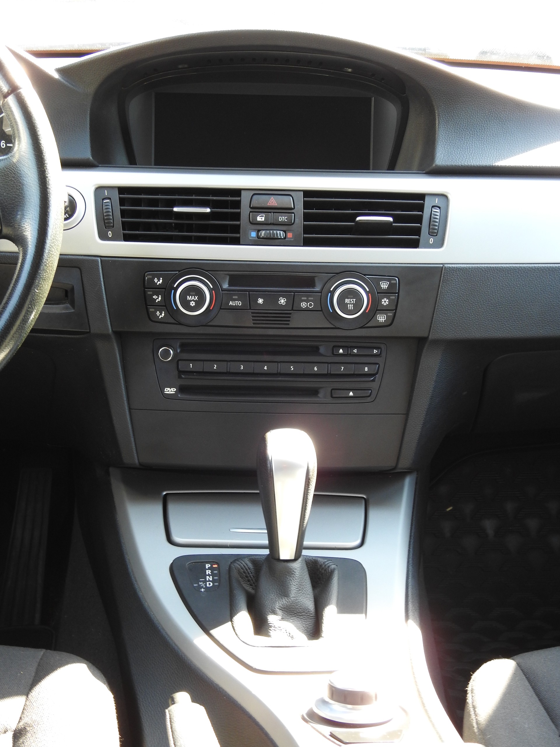 BMW 318i Touring-image-17