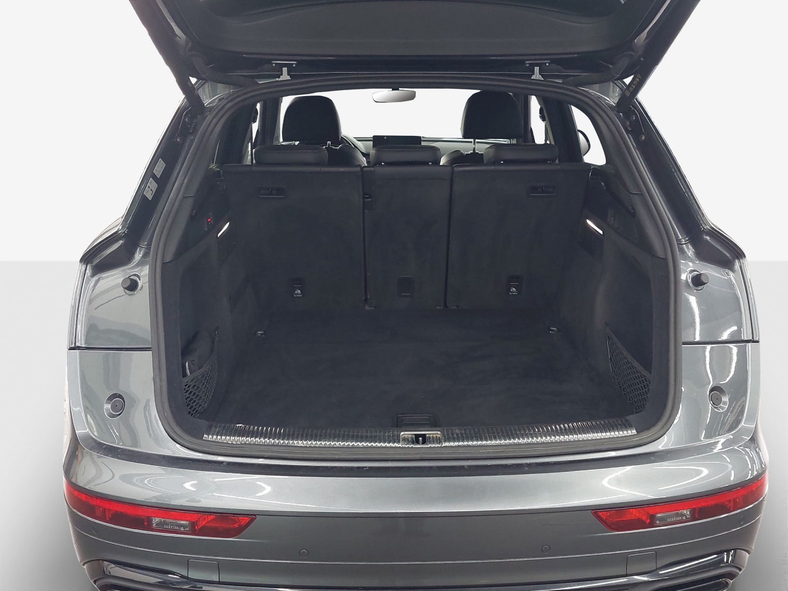 AUDI Q5 40 TDI Black Edition quattro S-tronic-image-12