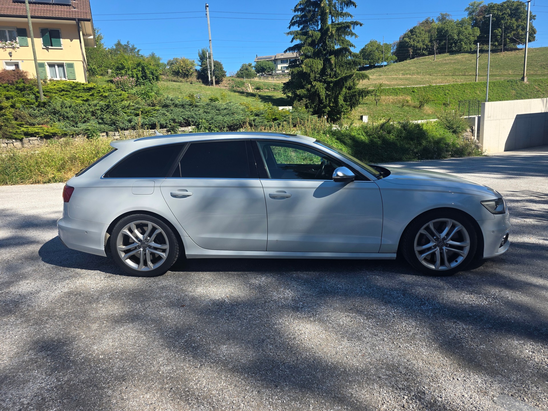 AUDI S6 Avant 4.0 TFSI V8 quattro S-tronic-image-2
