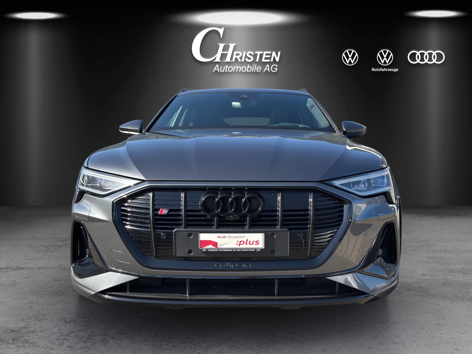AUDI e-tron S quattro-showroom-element-2