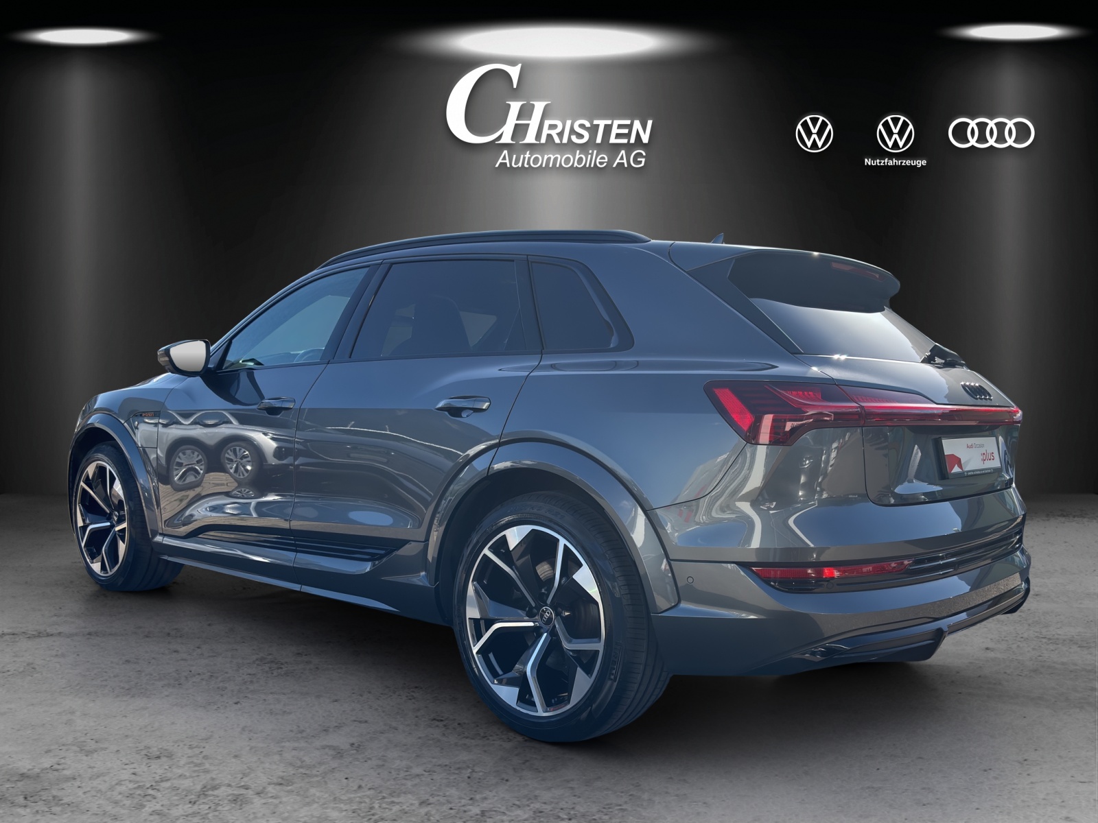 AUDI e-tron S quattro-showroom-element-3