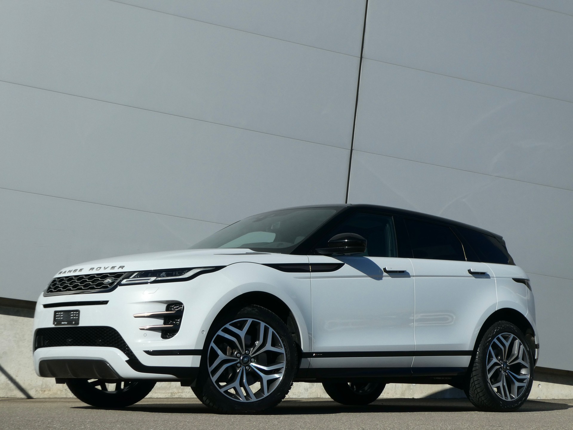 LAND ROVER Range Rover Evoque R-Dyn First Edi P 250 HSE AT9-image-2