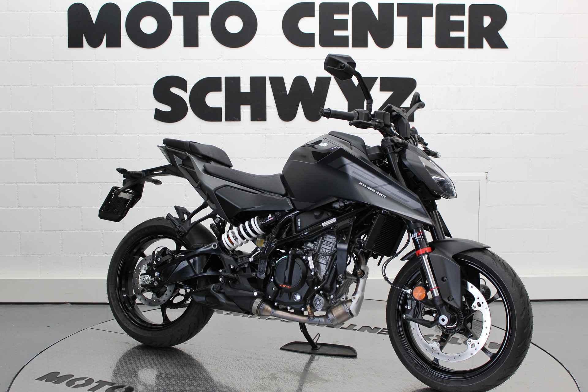 KTM 125 Duke-image-1