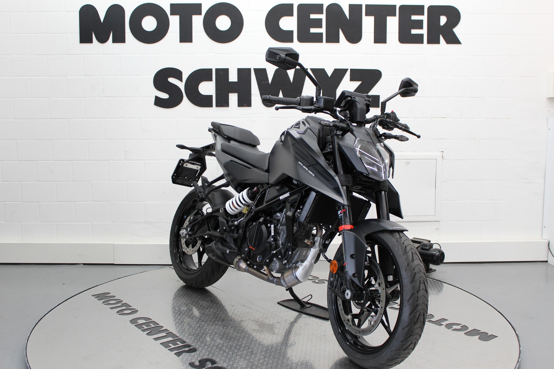 KTM 125 Duke-image-2