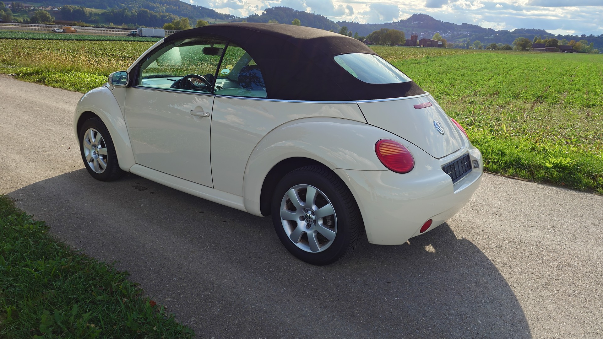 VW Beetle Cabrio 1.6-showroom-element-2