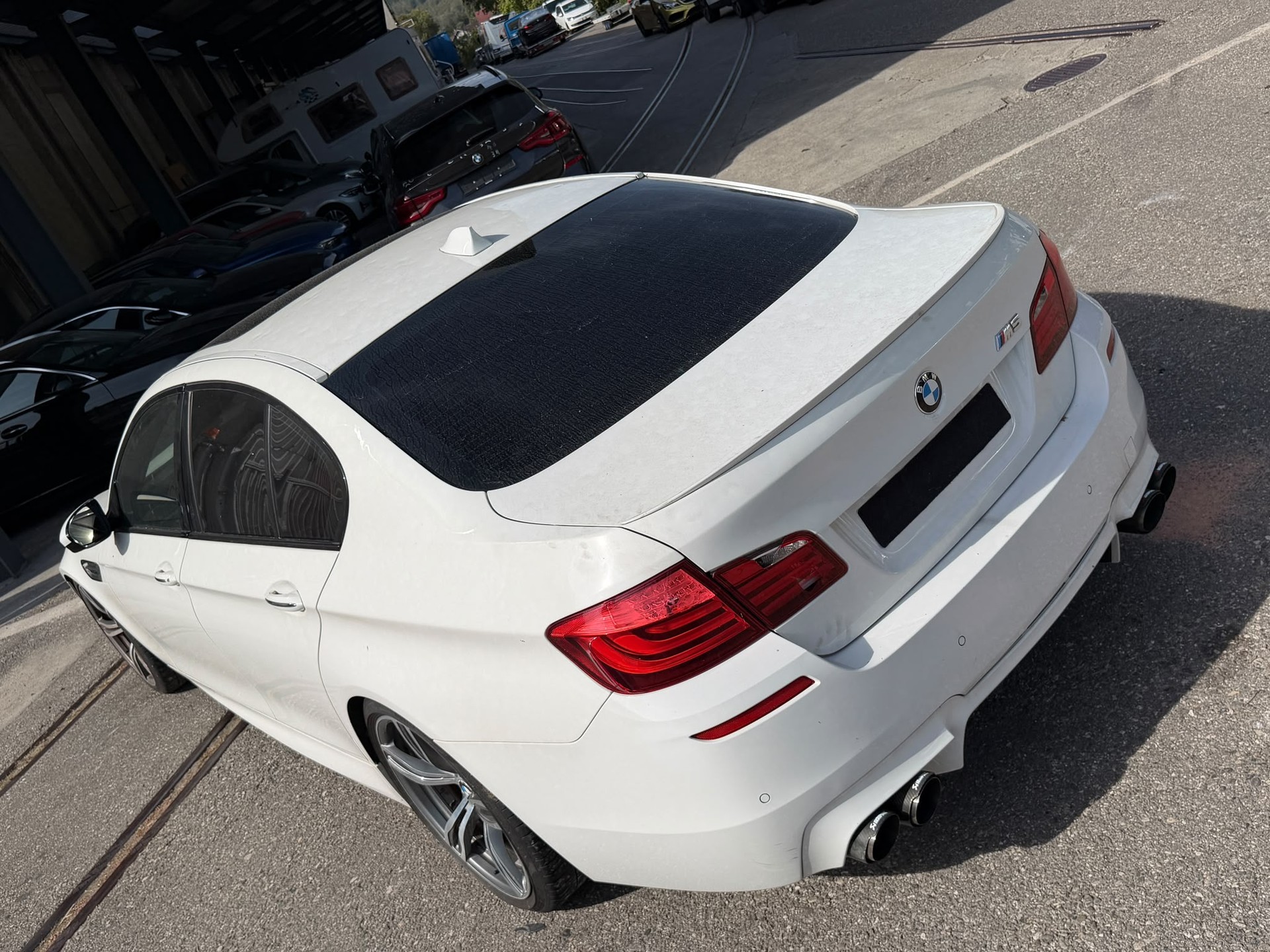 BMW M5 Drivelogic-showroom-element-1