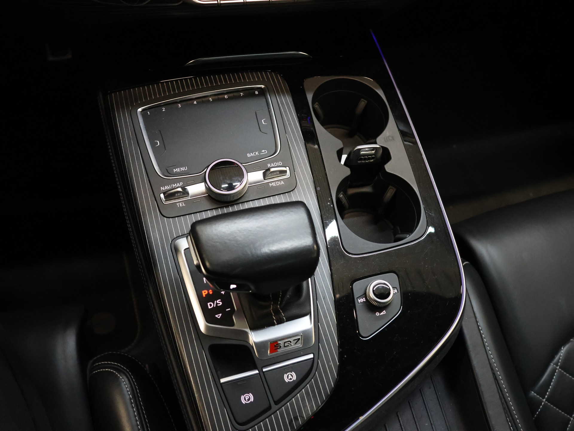 AUDI SQ7 4.0 TDI quattro tiptronic *KERAMIK-BREMSEN*7-SITZER*-image-26