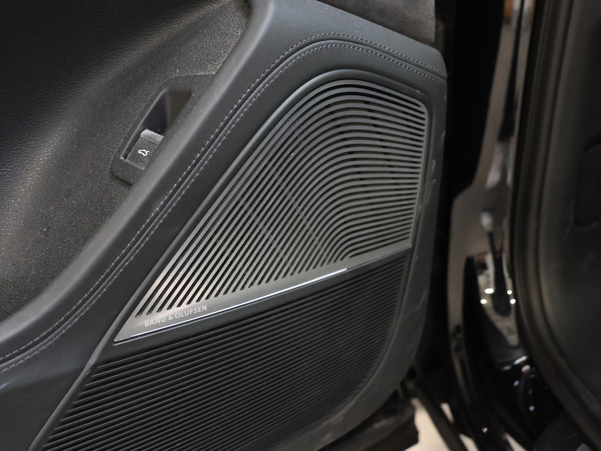 AUDI SQ7 4.0 TDI quattro tiptronic *KERAMIK-BREMSEN*7-SITZER*-image-15