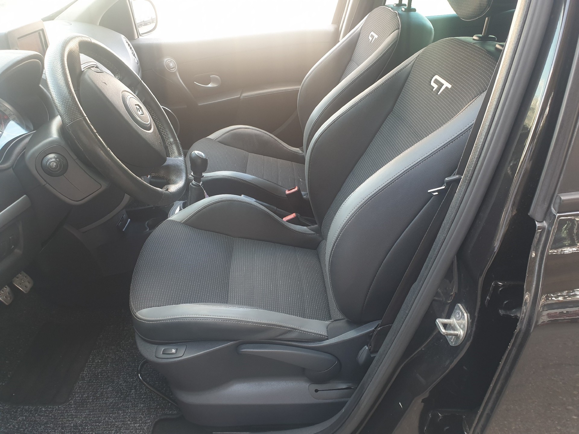 RENAULT Clio 2.0 16V GT-image-14