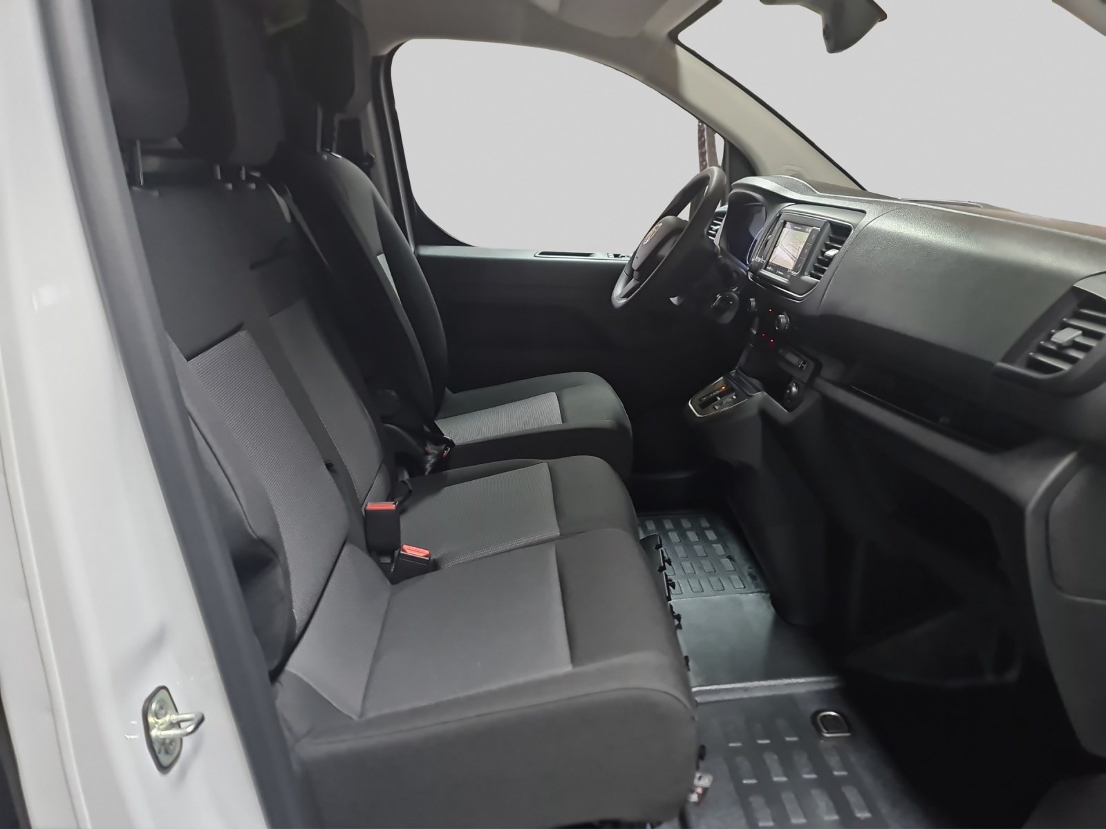 FIAT E-Scudo L2 50 kWh Base Swiss Edition-image-12