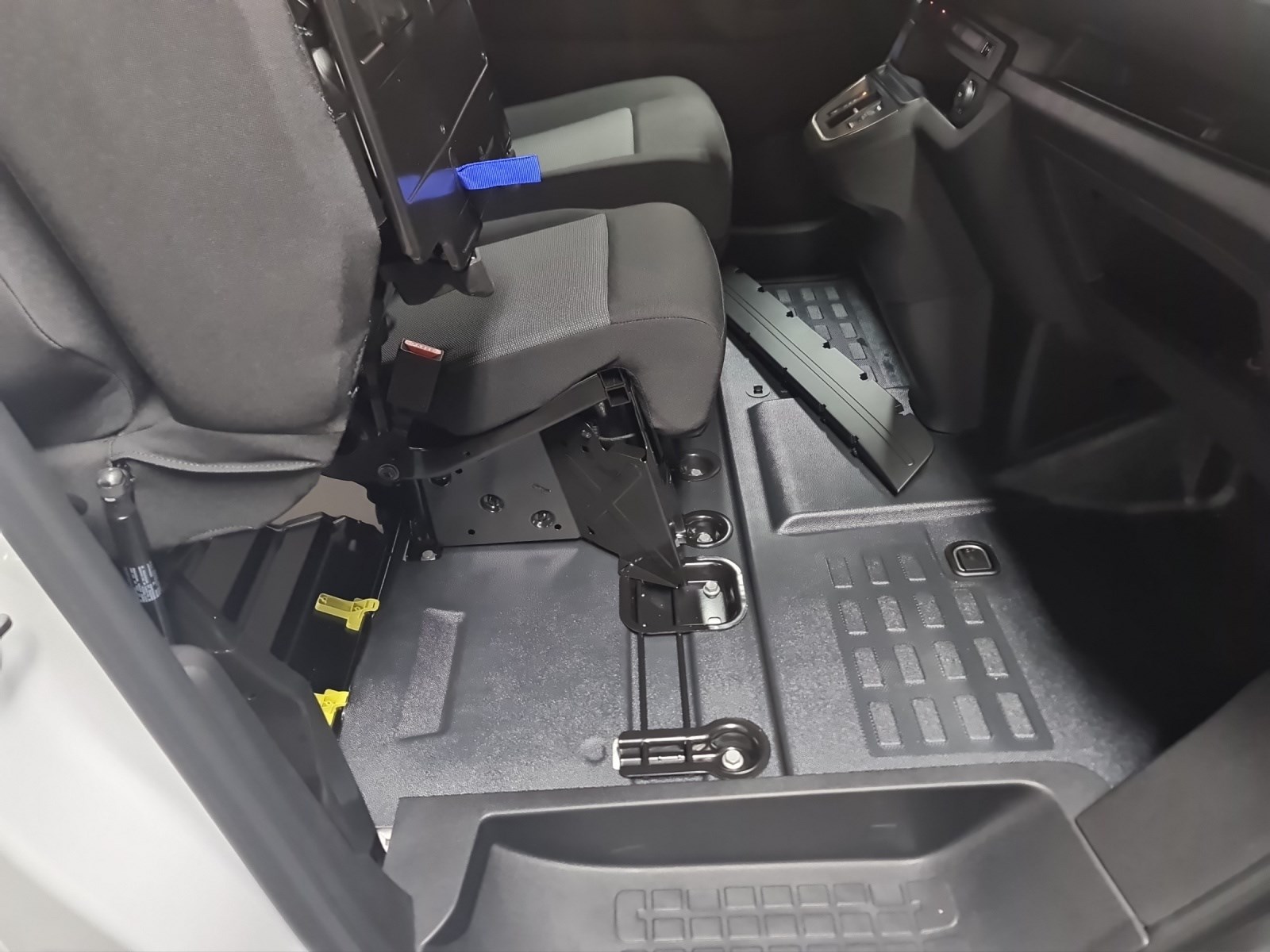 FIAT E-Scudo L2 50 kWh Base Swiss Edition-image-13