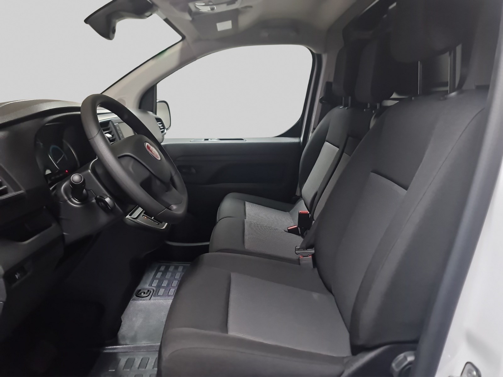 FIAT E-Scudo L2 50 kWh Base Swiss Edition-image-5