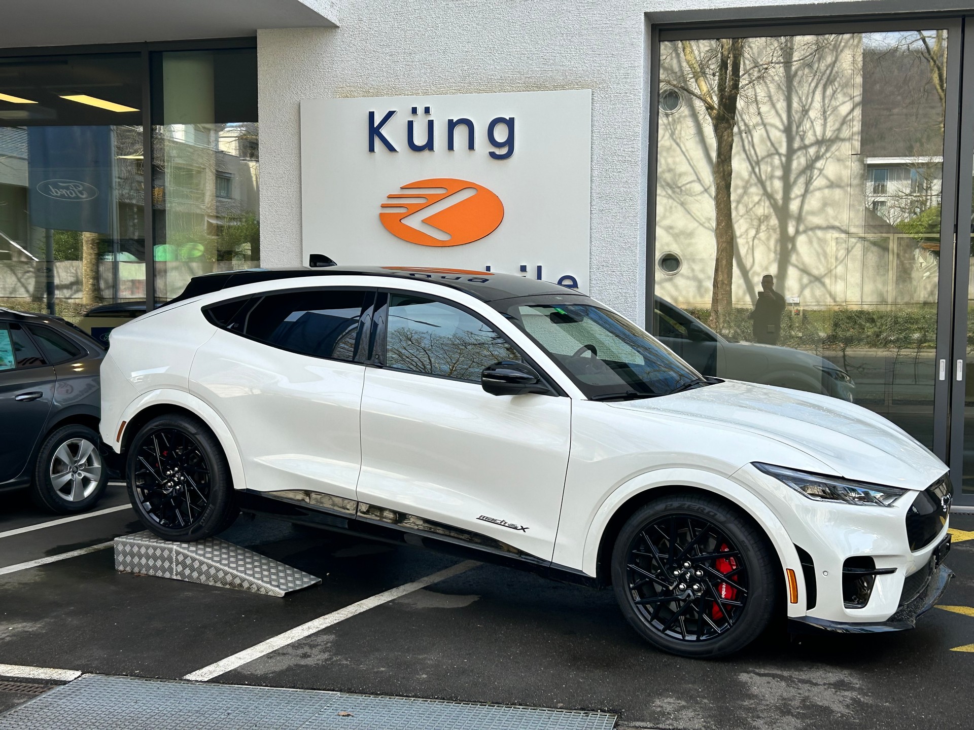 FORD Mustang MACH-E GT AWD 91 kWh-showroom-element-1