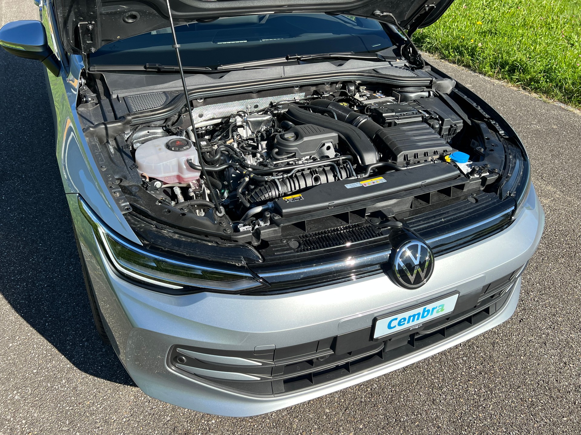 VW NEUSTES MODEL: GOLF 1.5 E TSI MHEV LIFE DSG. CH WAGEN. MIT AMAG VOLLGARANTIE. KM 2`300. NEUE 18" RÄDER ALU.-image-18