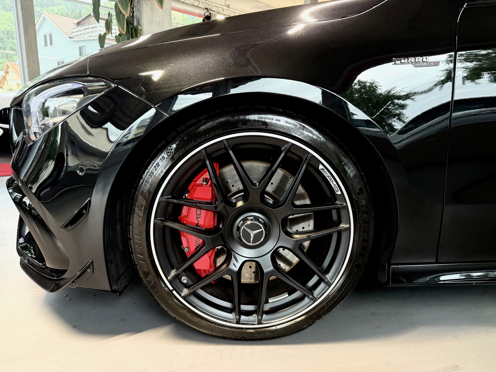 MERCEDES-BENZ CLA 45 S AMG 4Matic+ 8G-DCT-showroom-element-2