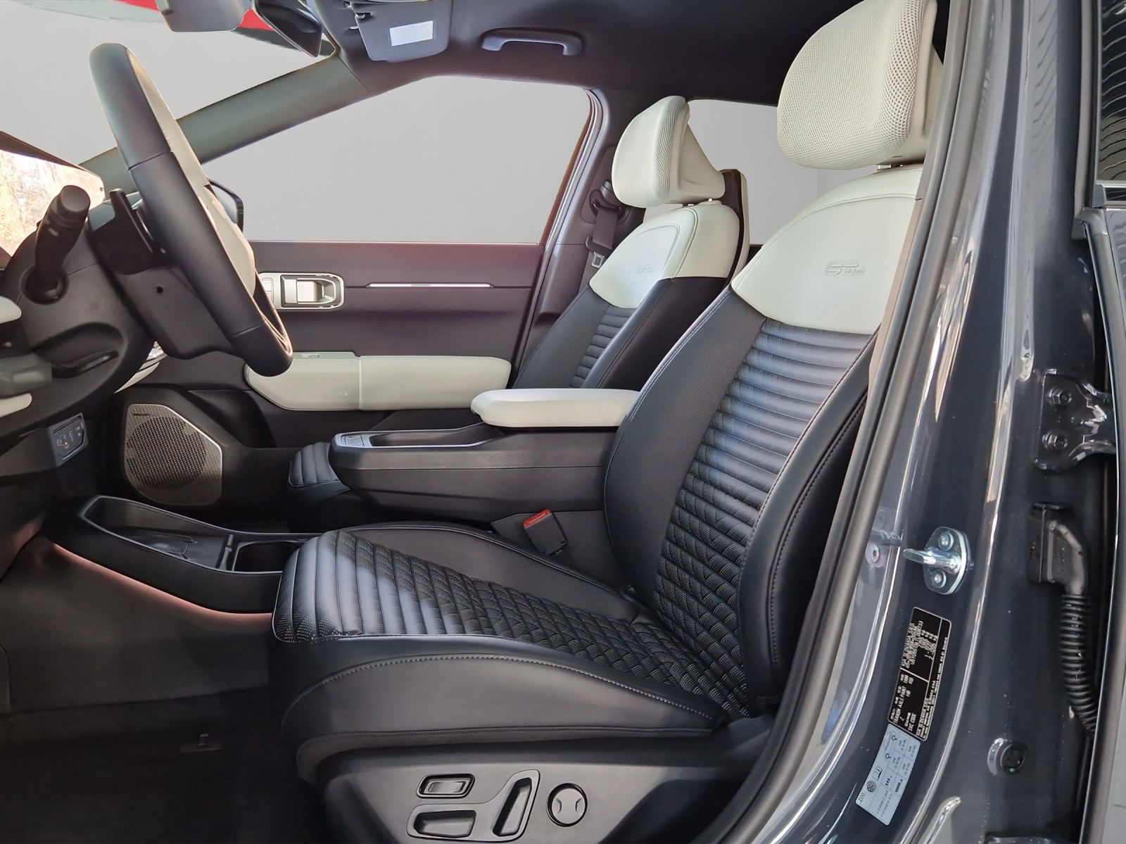 KIA EV4 81,4 kWh GT-Line / veganes Leder-Interieur / Wärmepumpe / 7-Jahre CH Herstellergarantie / Leasing ab 0.00% 24 Mte.-image-8
