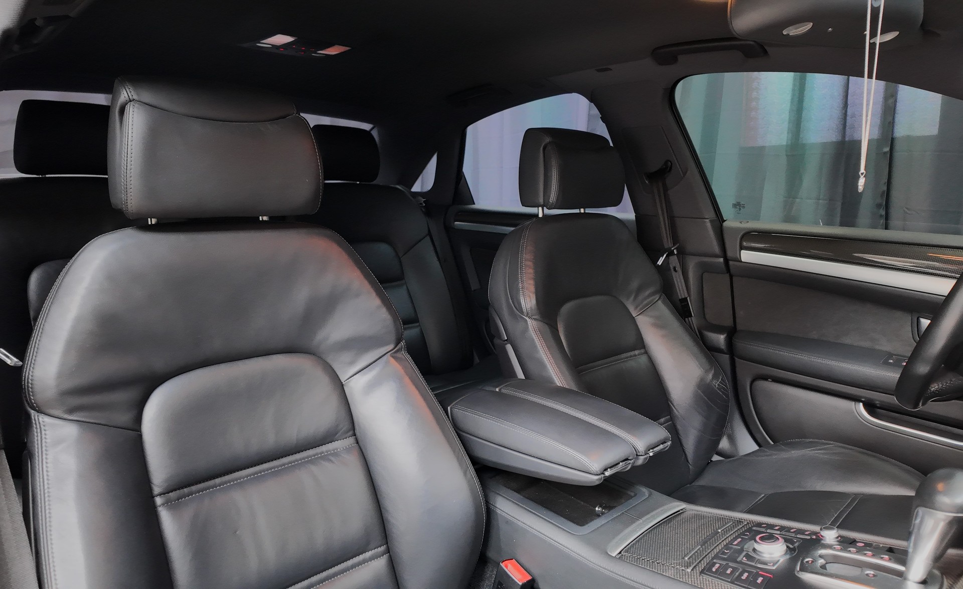 AUDI S8 5.2 V10 quattro tiptronic-image-7