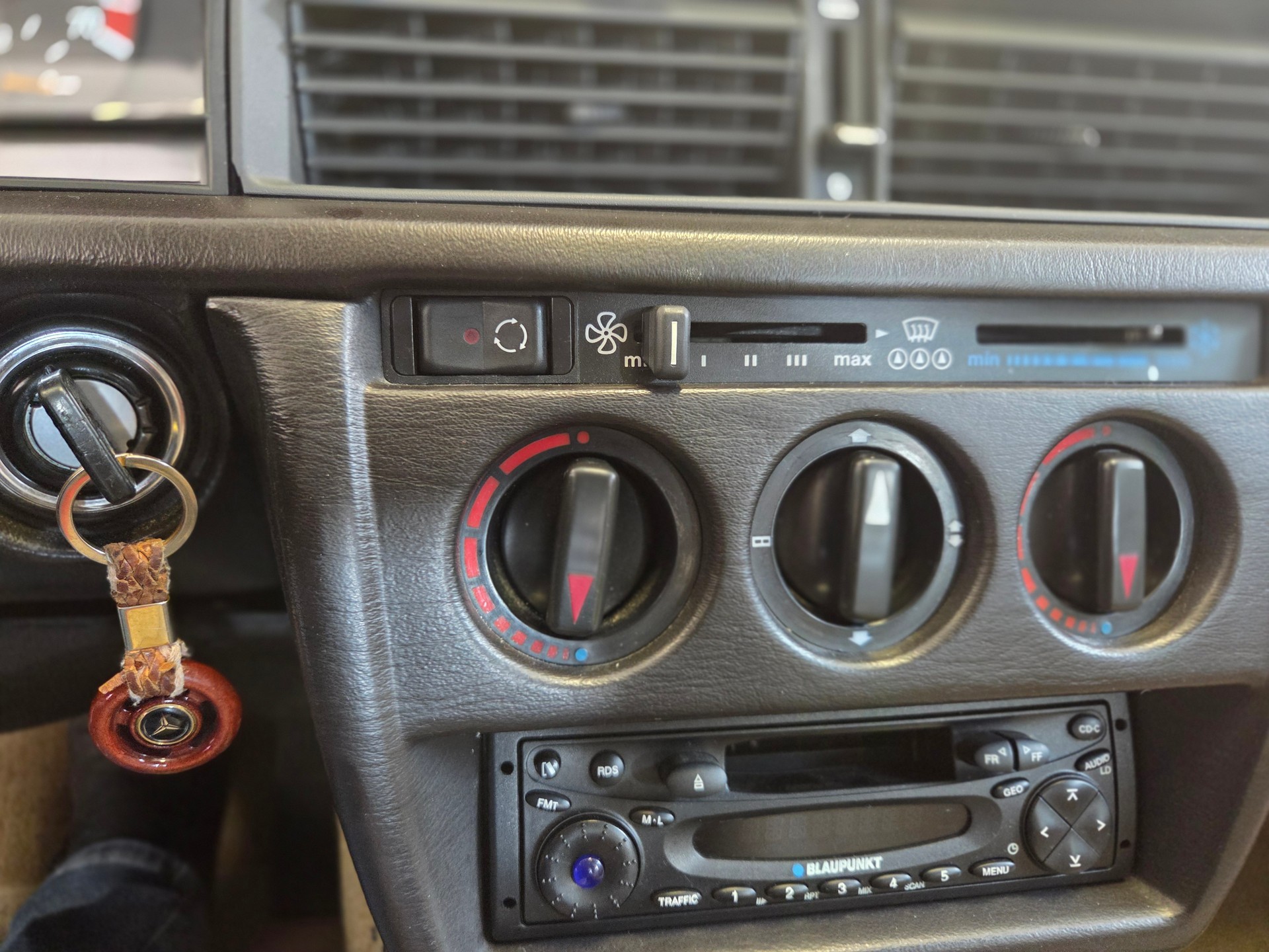MERCEDES-BENZ 190 E 2.0-image-8