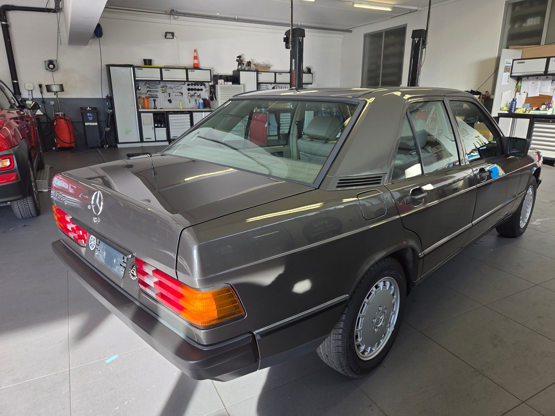 MERCEDES-BENZ 190 E 2.0-image-3