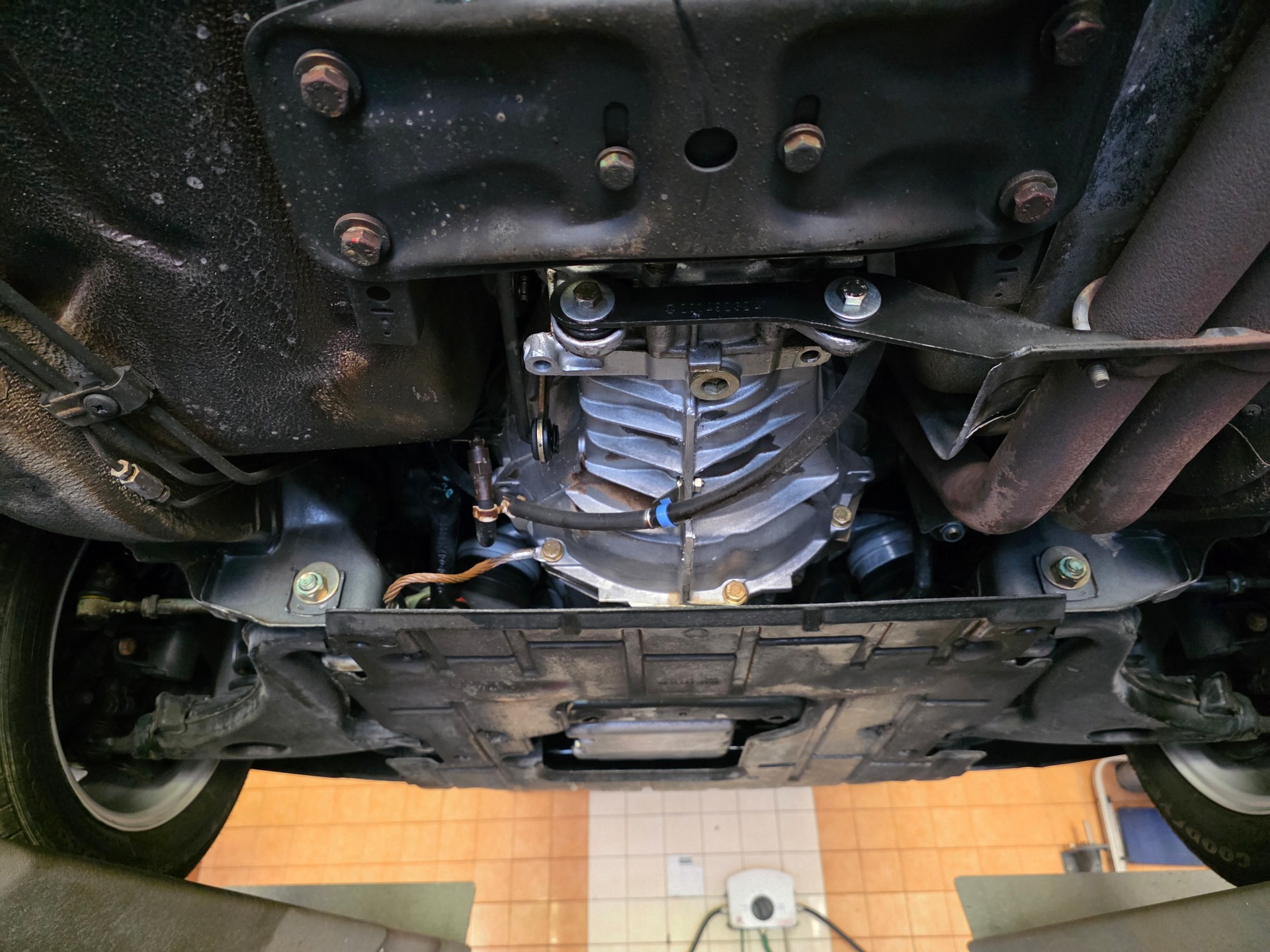 MERCEDES-BENZ 190 E 2.0-image-13