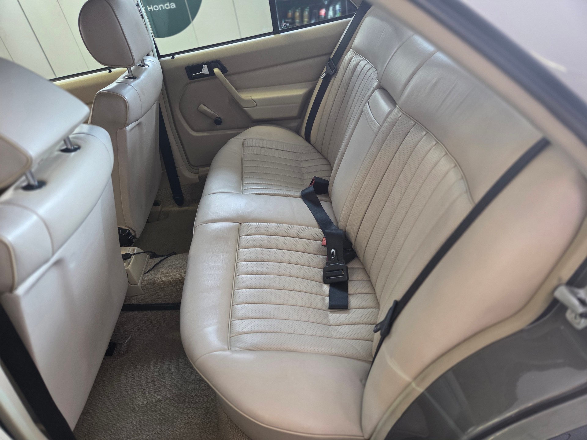 MERCEDES-BENZ 190 E 2.0-image-5