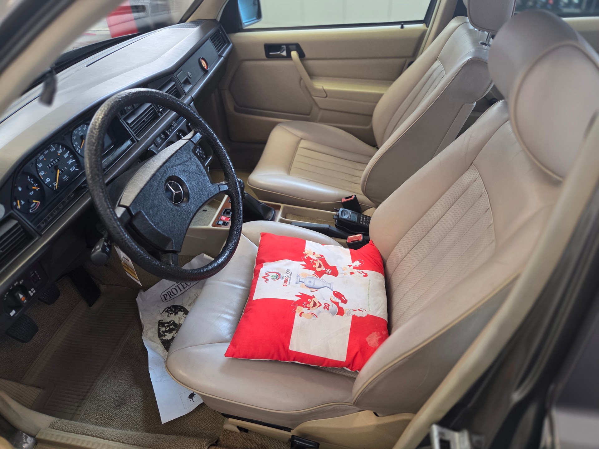 MERCEDES-BENZ 190 E 2.0-image-4