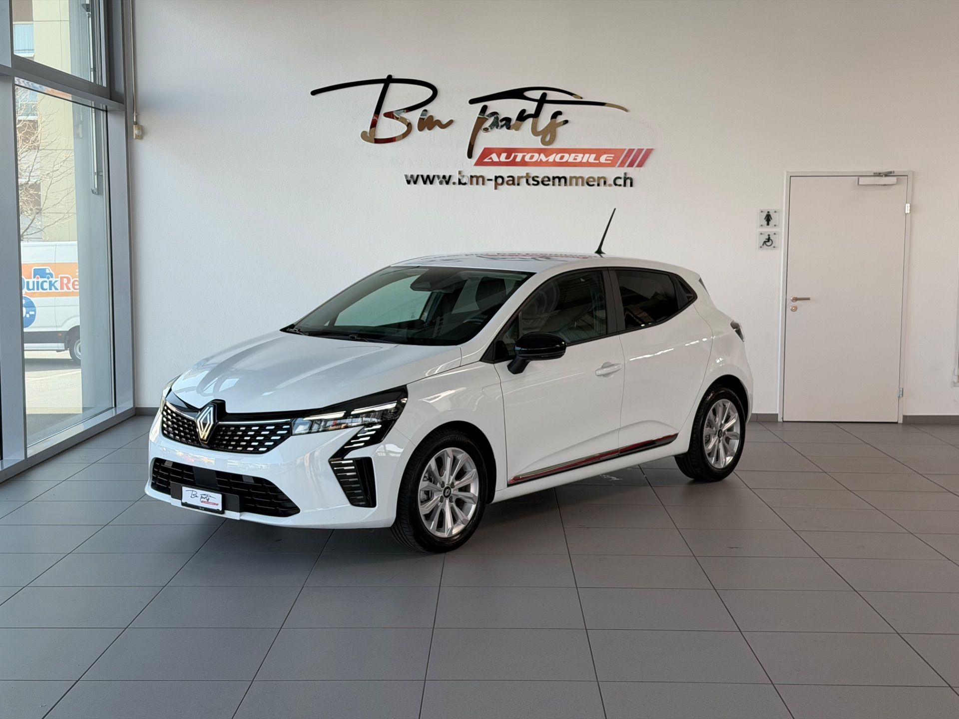 RENAULT Clio 1.0 Evolution-showroom-element-1