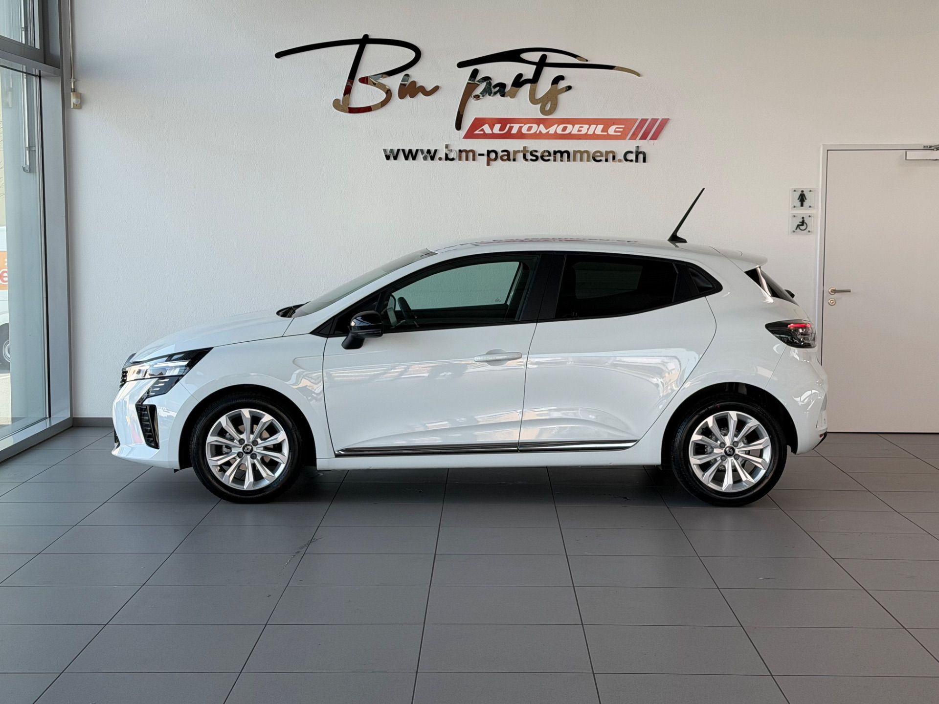 RENAULT Clio 1.0 Evolution-showroom-element-2