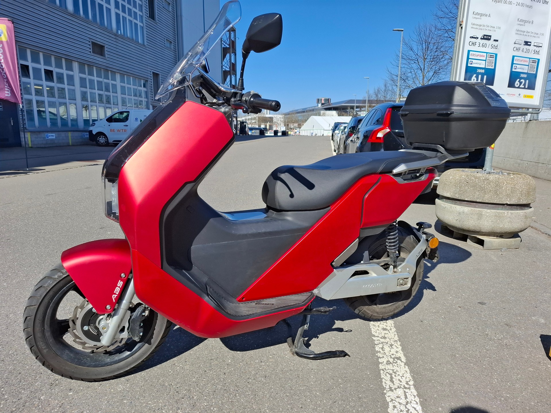 ECOOTER mit Scheibe, Rack und Top Case GIVI-image-0