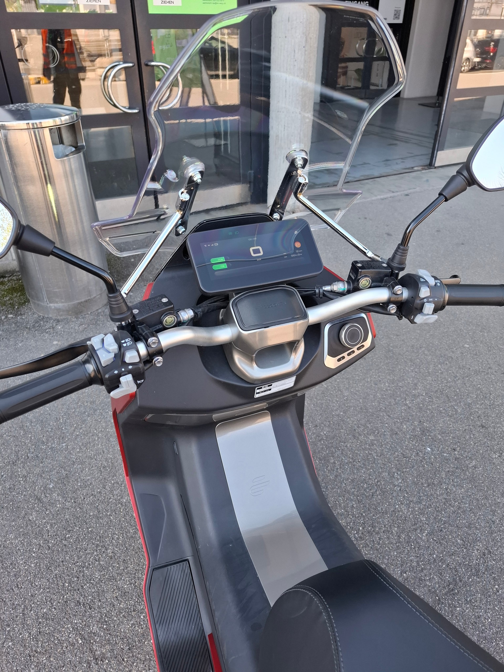 ECOOTER mit Scheibe, Rack und Top Case GIVI-image-4