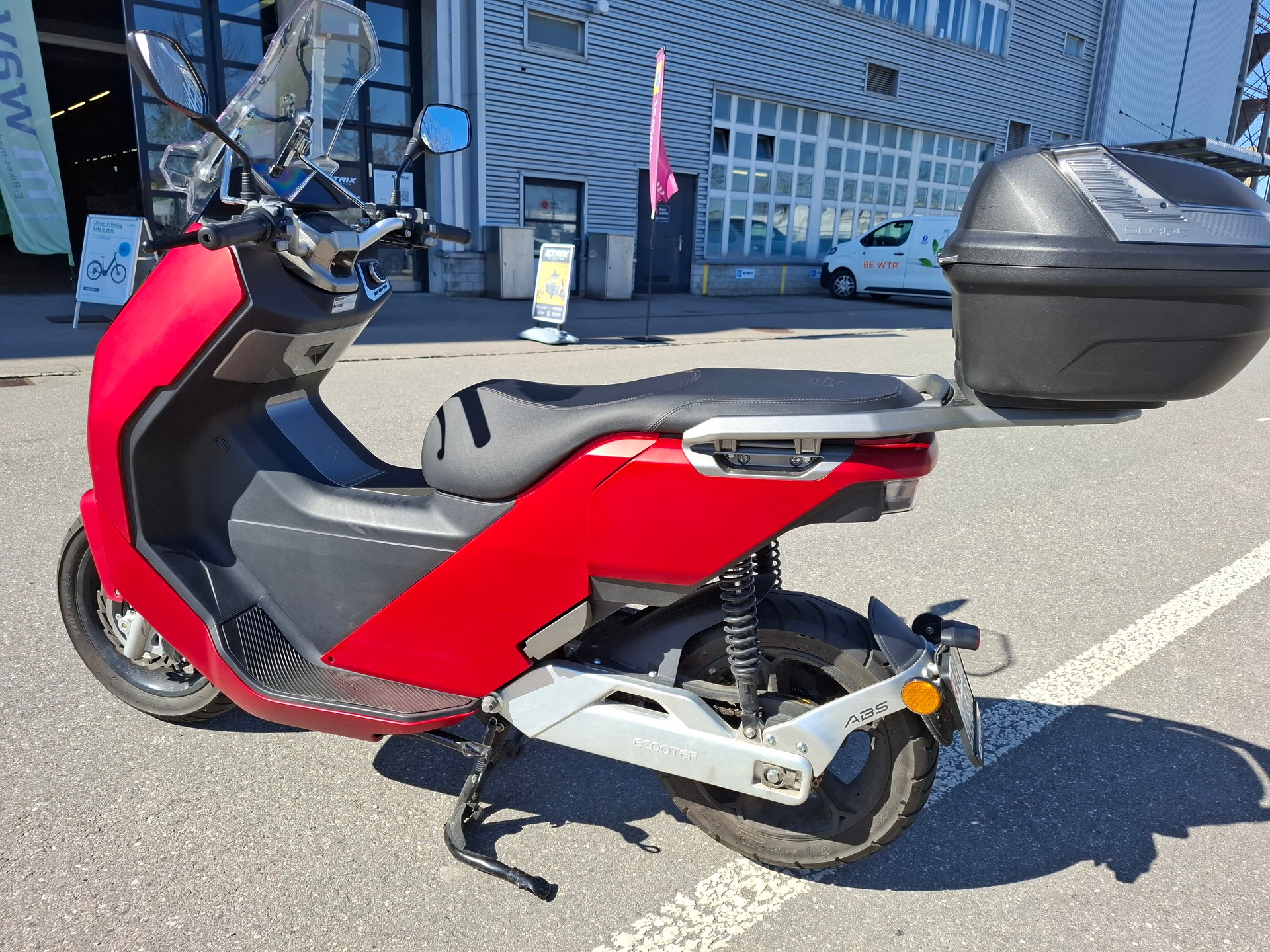 ECOOTER mit Scheibe, Rack und Top Case GIVI-image-2