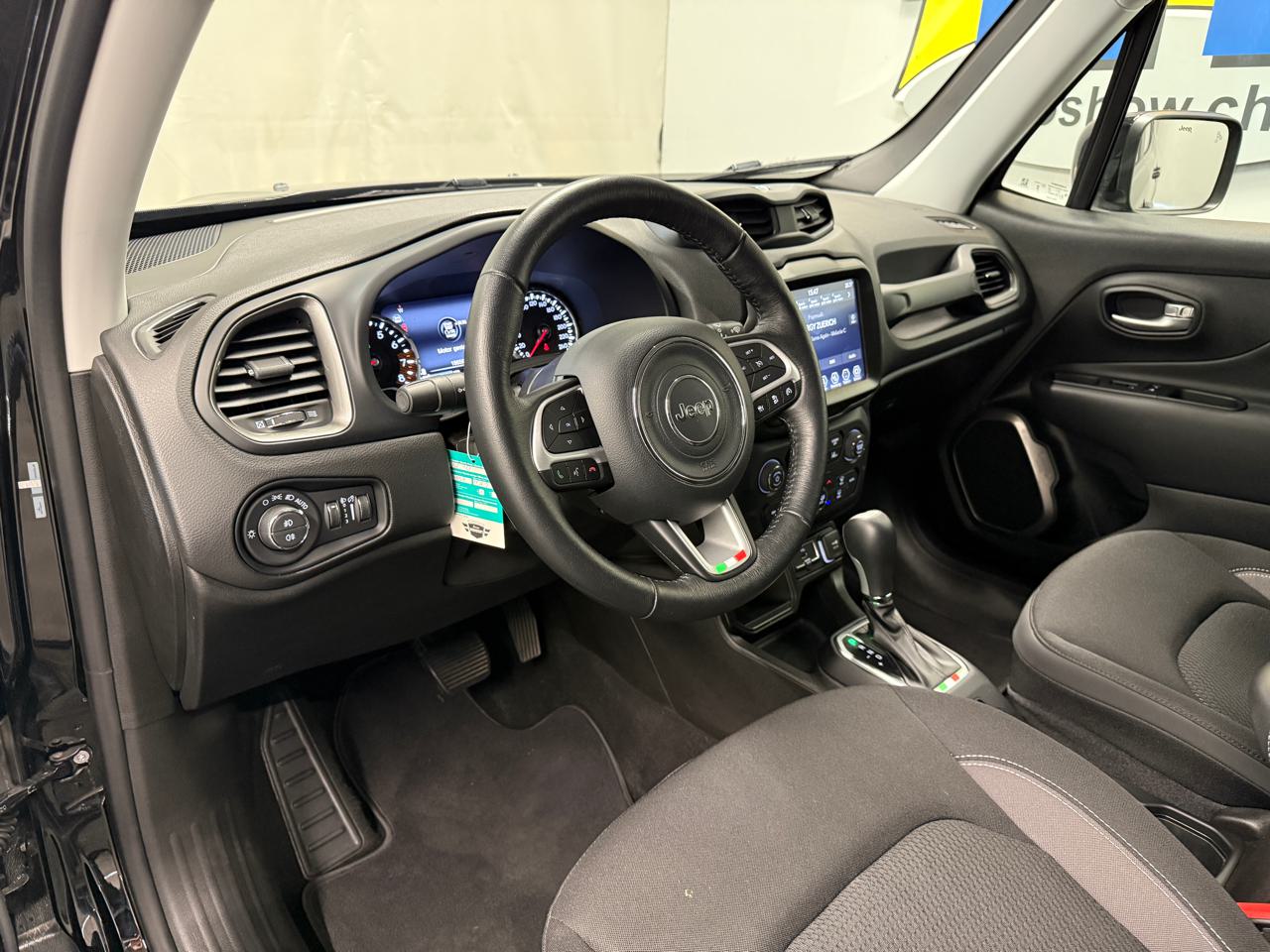 JEEP Renegade 1.5 Turbo MHEV Limited-showroom-element-2