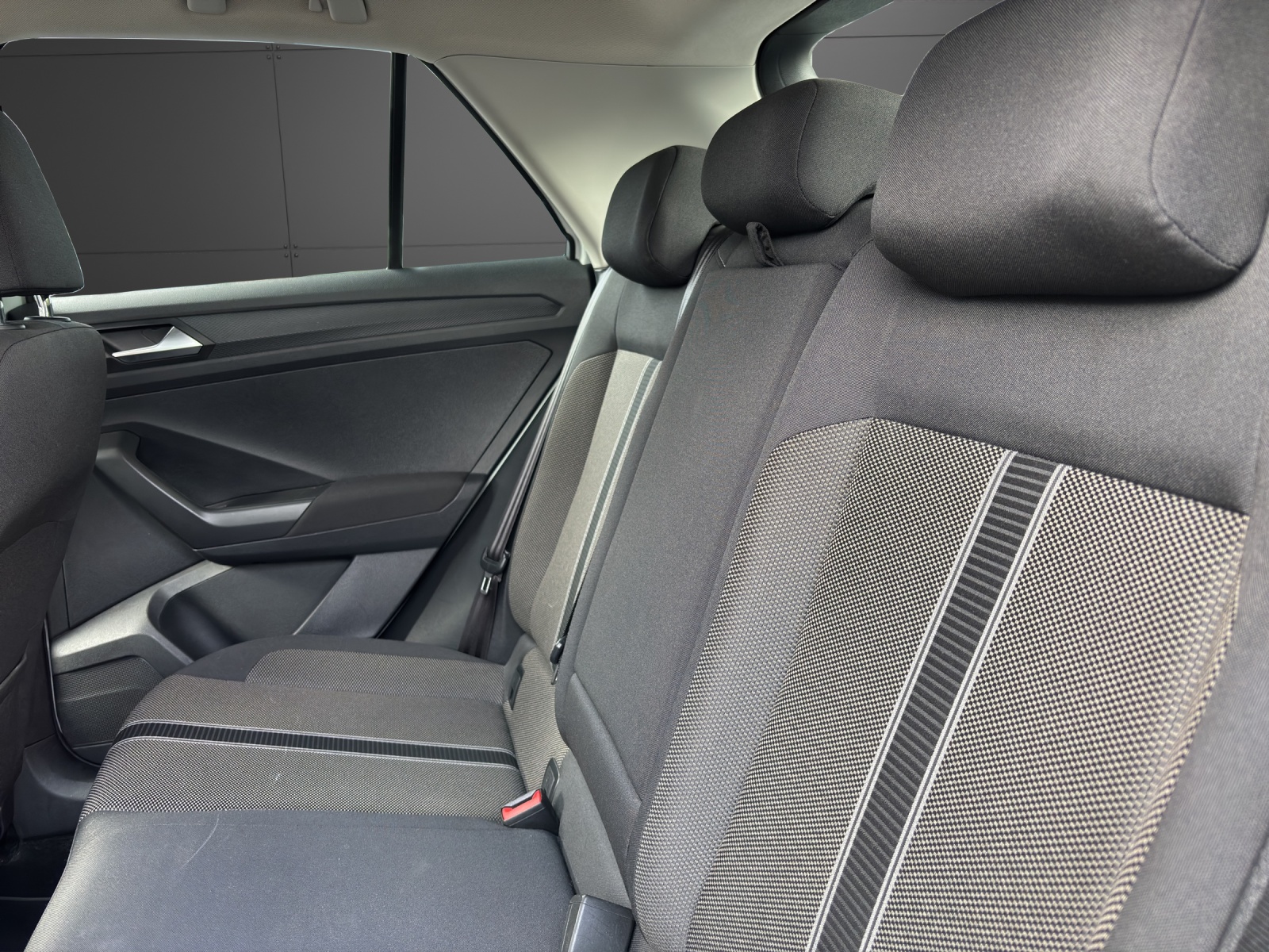 VW T-Roc 1.0 TSI Advance-image-11
