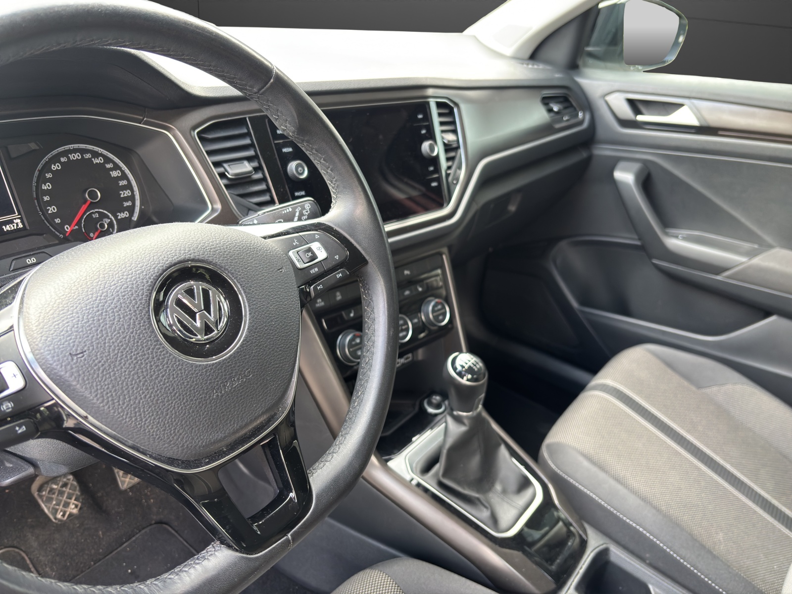 VW T-Roc 1.0 TSI Advance-image-4
