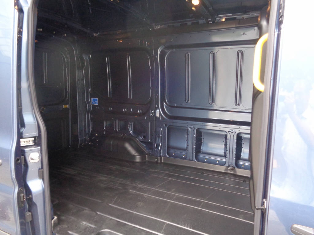 FORD E-Transit Van 350 L2H2 67kWh Trend-image-7