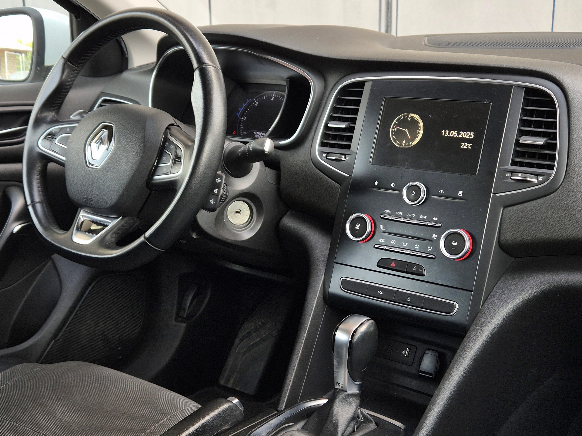 RENAULT MÉGANE GRANDTOUR 1.5 DCI BUSINESS EDC-image-10