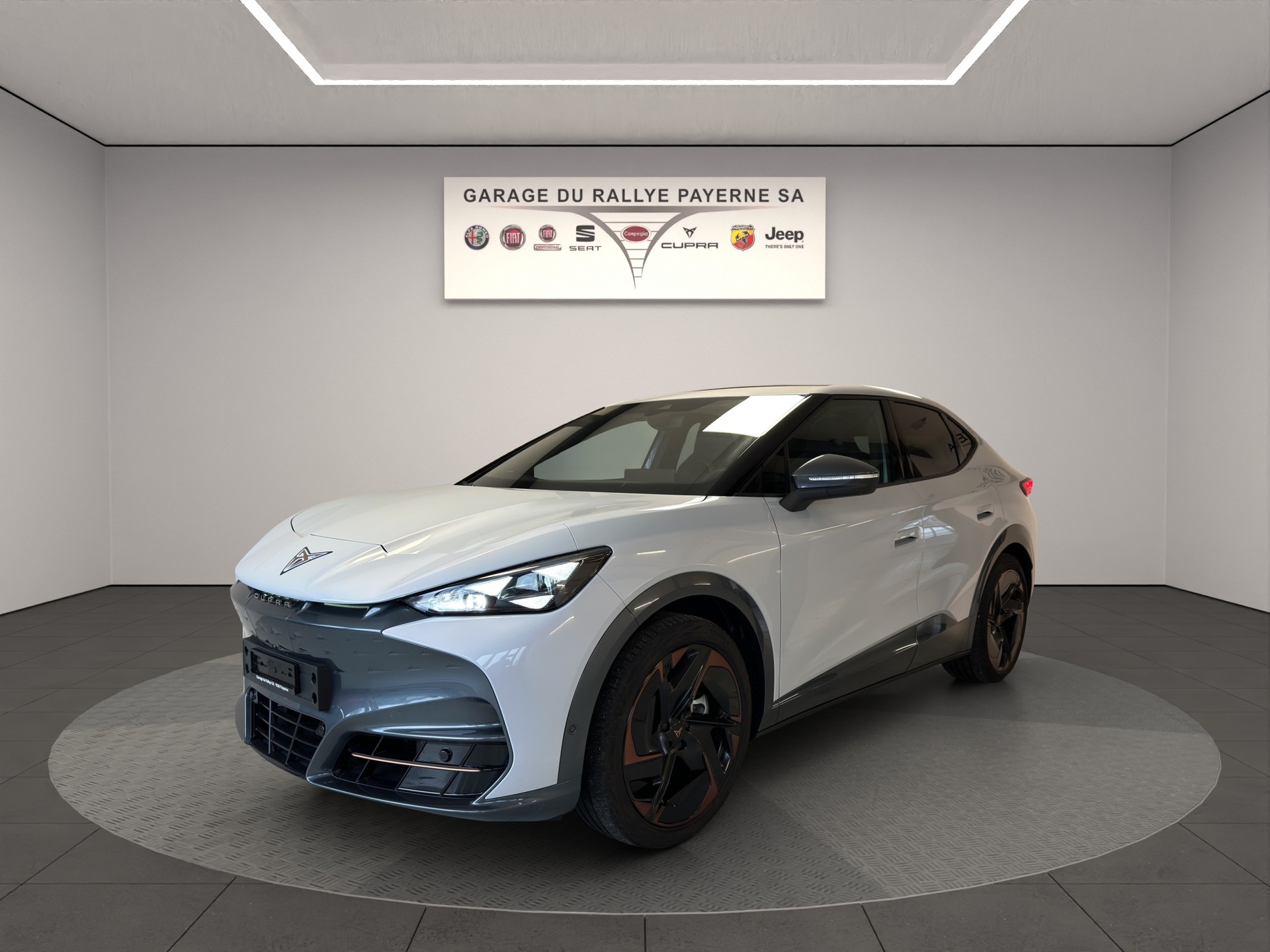 CUPRA Tavascan Type 9 77 kWh VZ Adrenaline-showroom-element-1