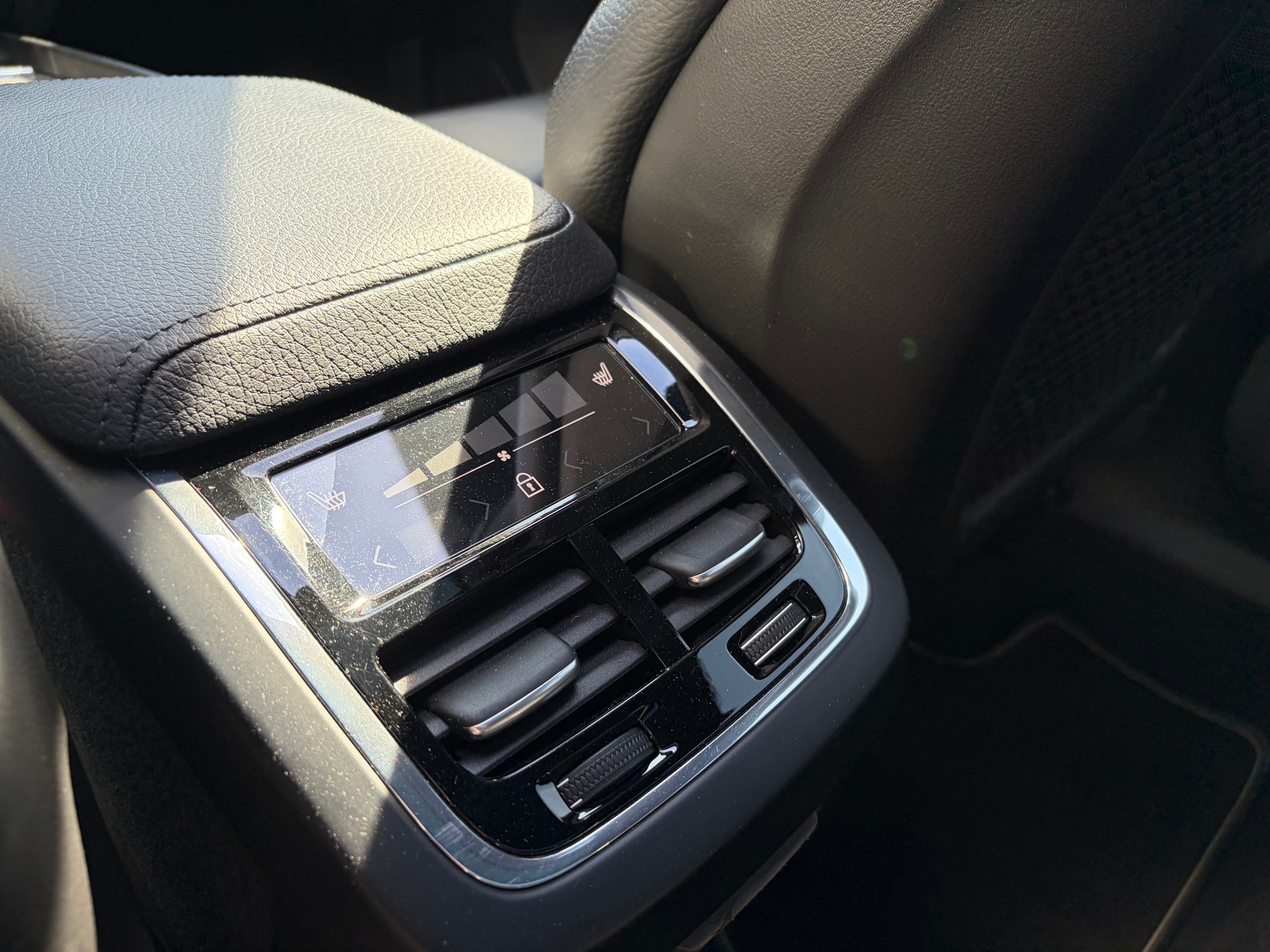 VOLVO XC60 T6 AWD R-Design Geartronic-image-13
