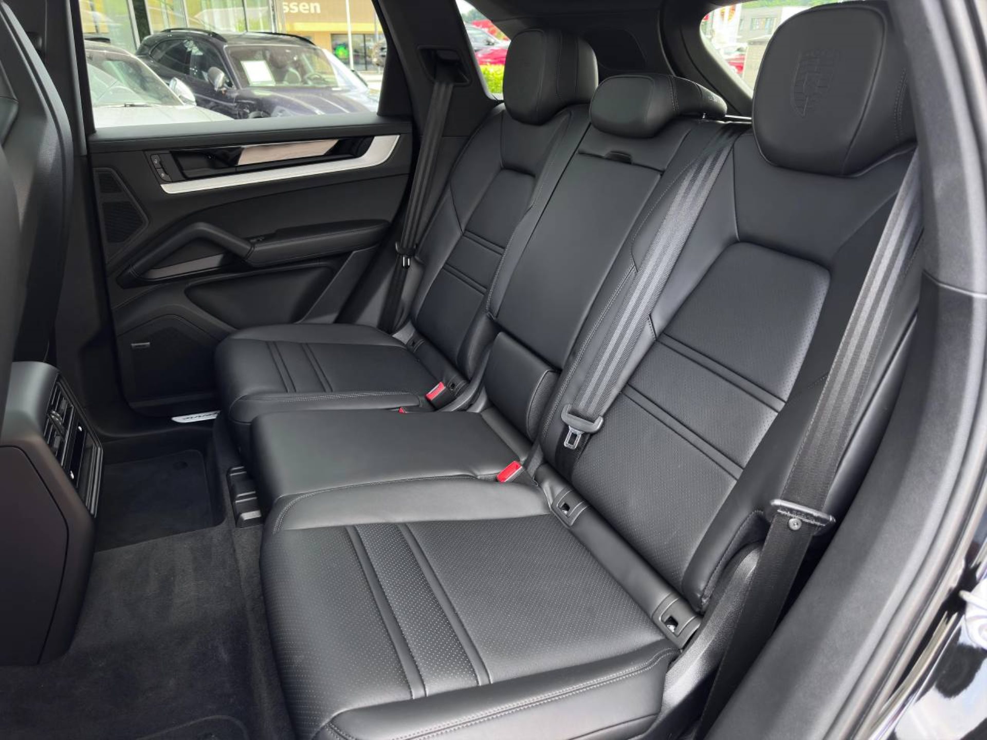 PORSCHE Cayenne-image-23