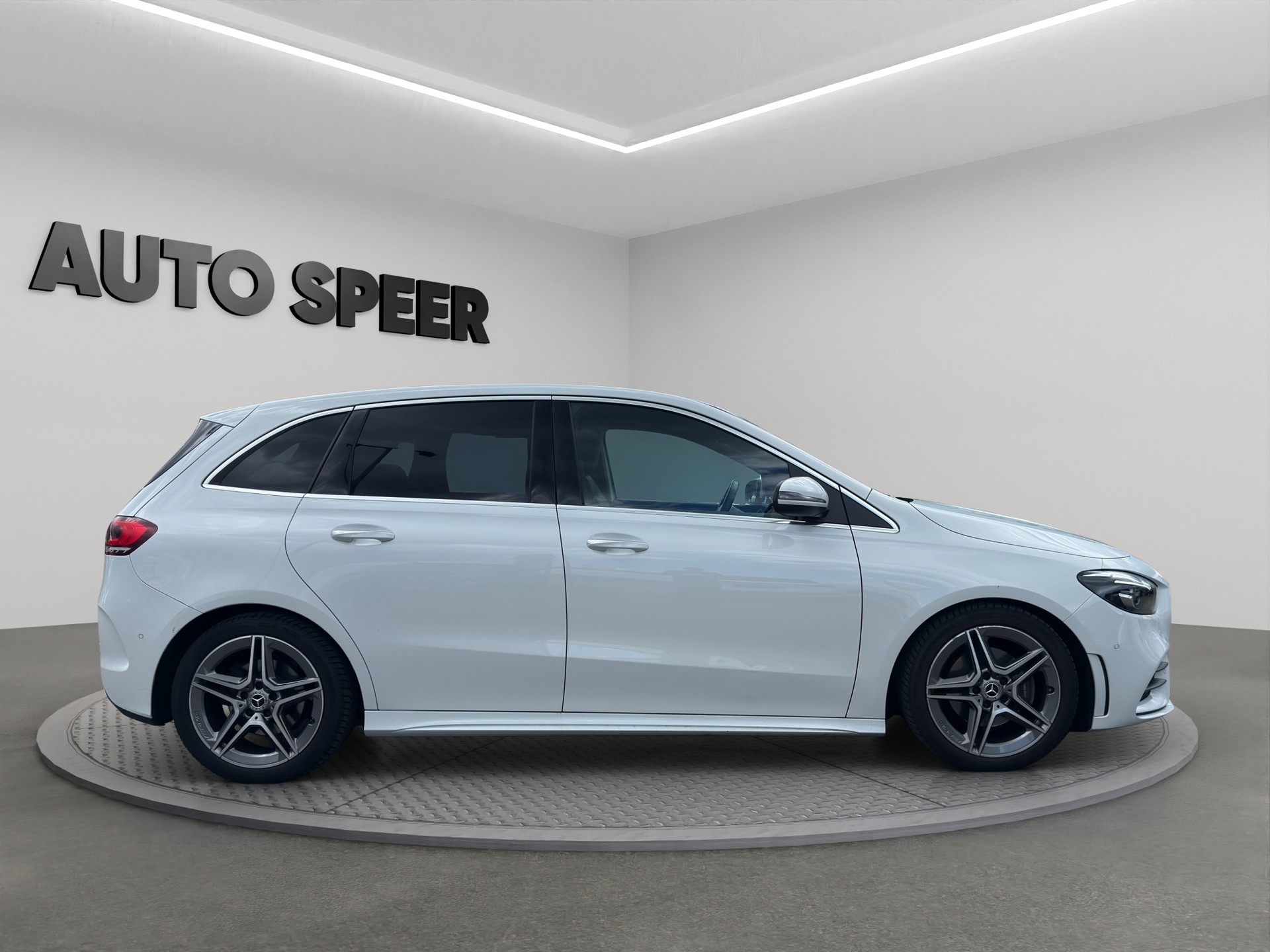 MERCEDES-BENZ B 200 4Matic AMG Line-showroom-element-2