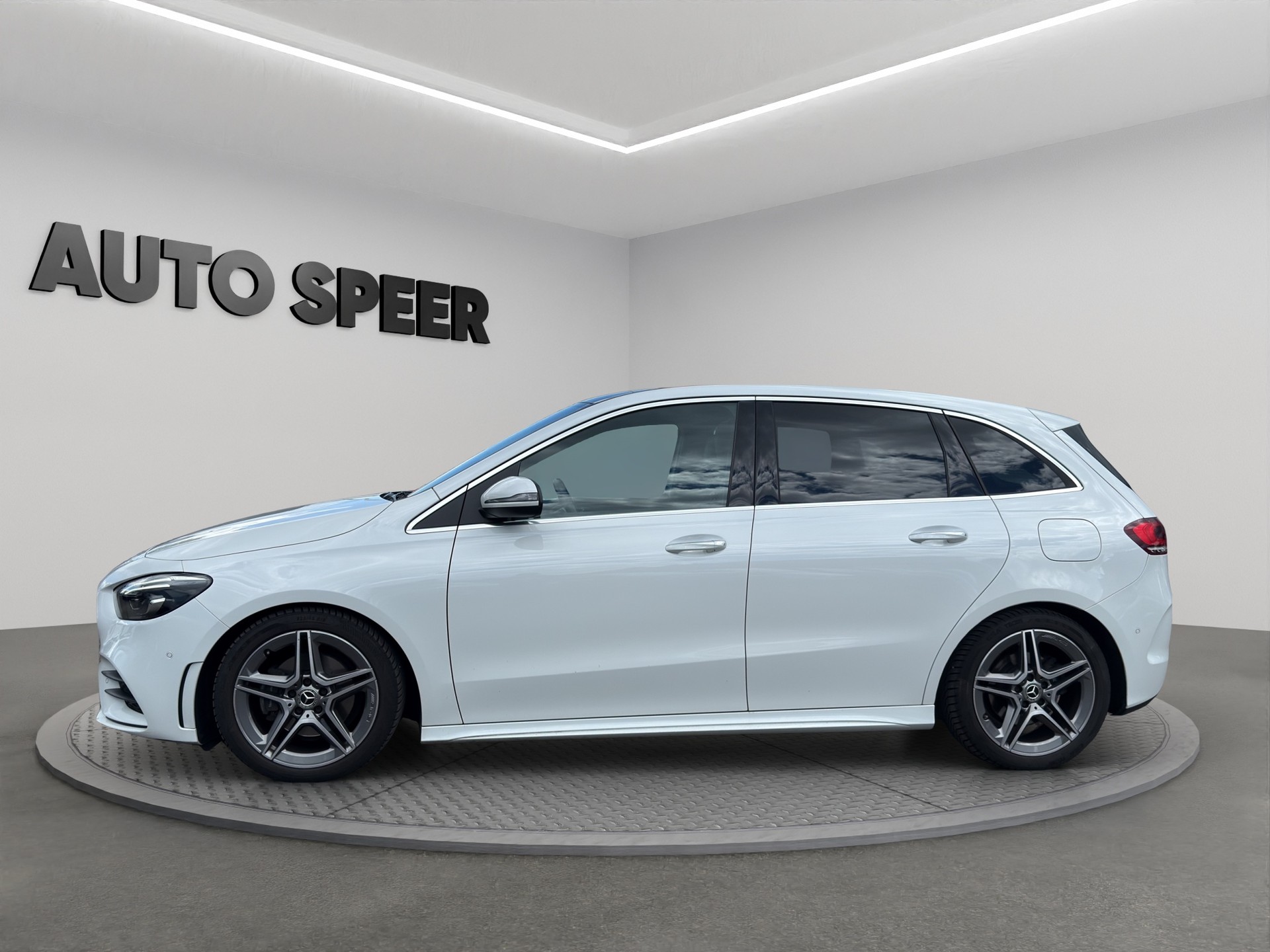 MERCEDES-BENZ B 200 4Matic AMG Line-showroom-element-1