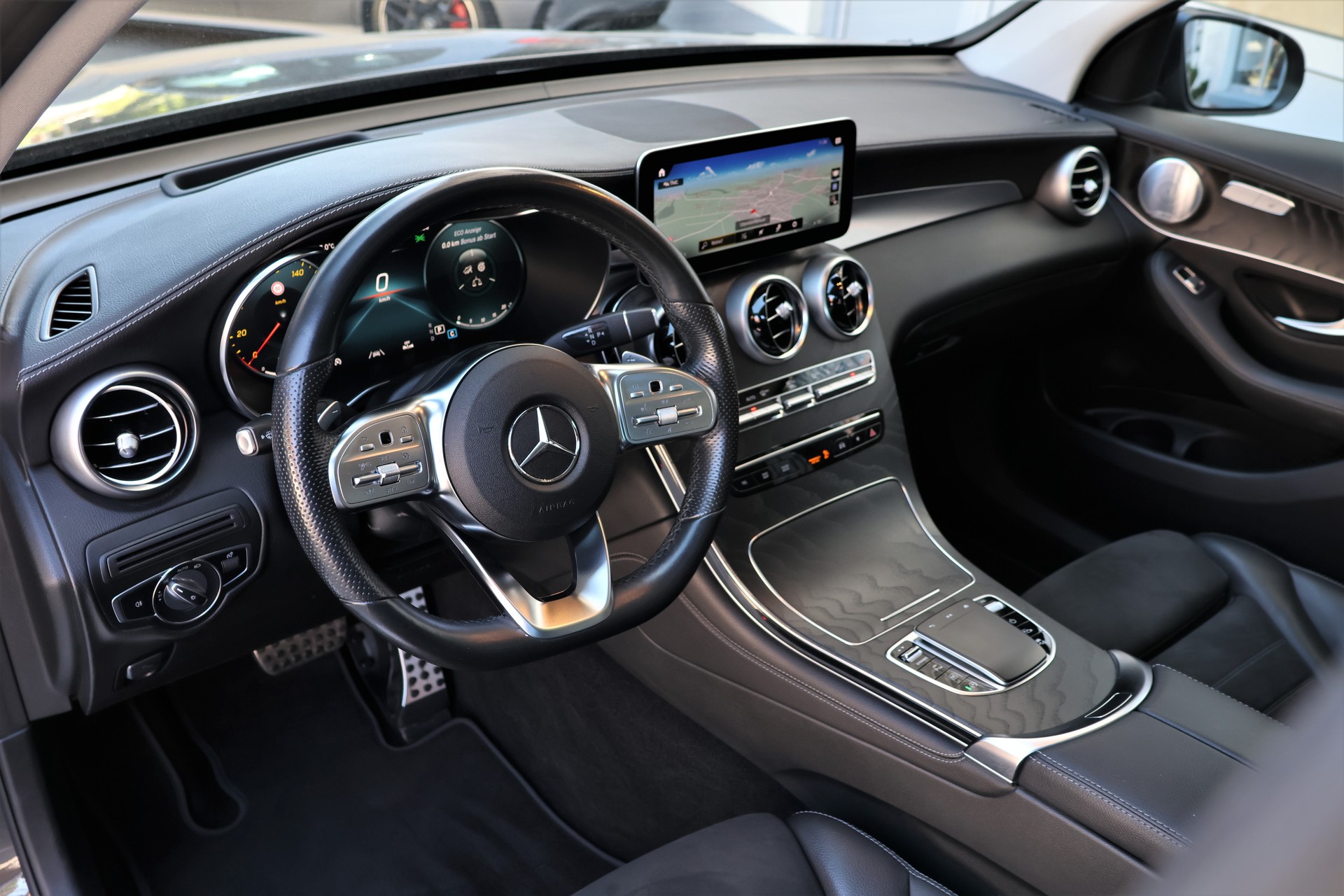 MERCEDES-BENZ GLC 300 AMG Line 4Matic 9G-Tronic + 2.4T AHK-image-9