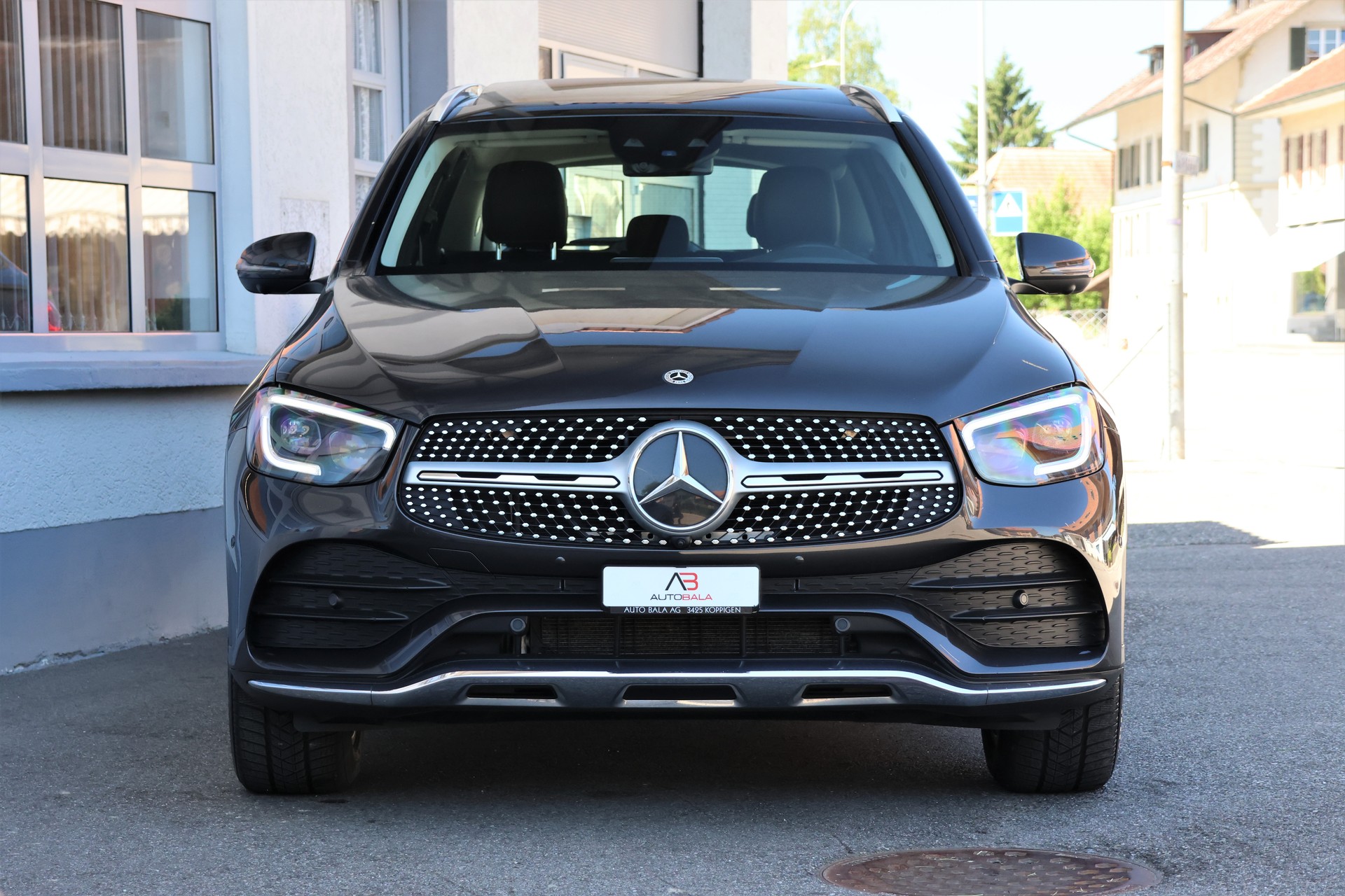 MERCEDES-BENZ GLC 300 AMG Line 4Matic 9G-Tronic + 2.4T AHK-showroom-element-1