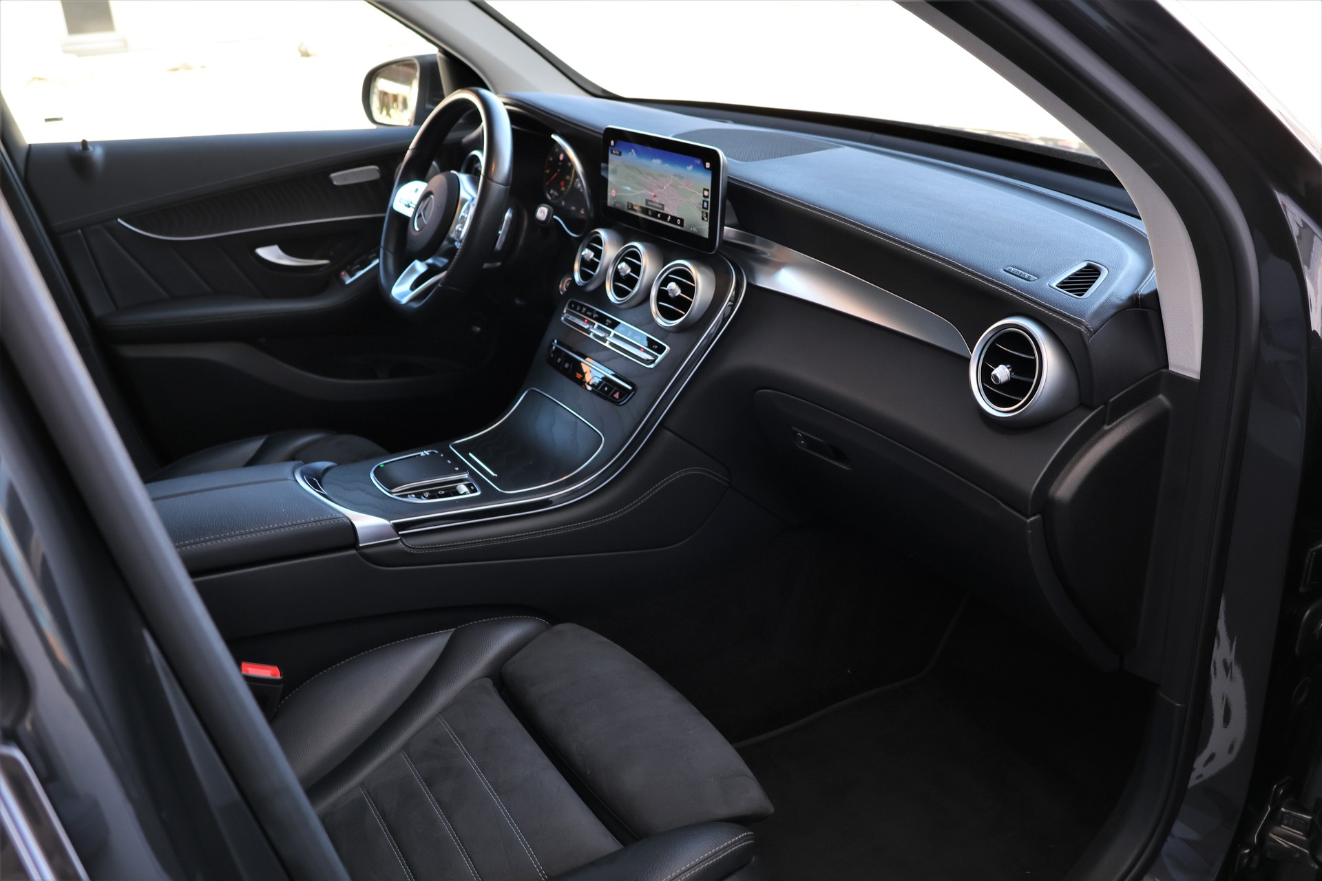 MERCEDES-BENZ GLC 300 AMG Line 4Matic 9G-Tronic + 2.4T AHK-image-19