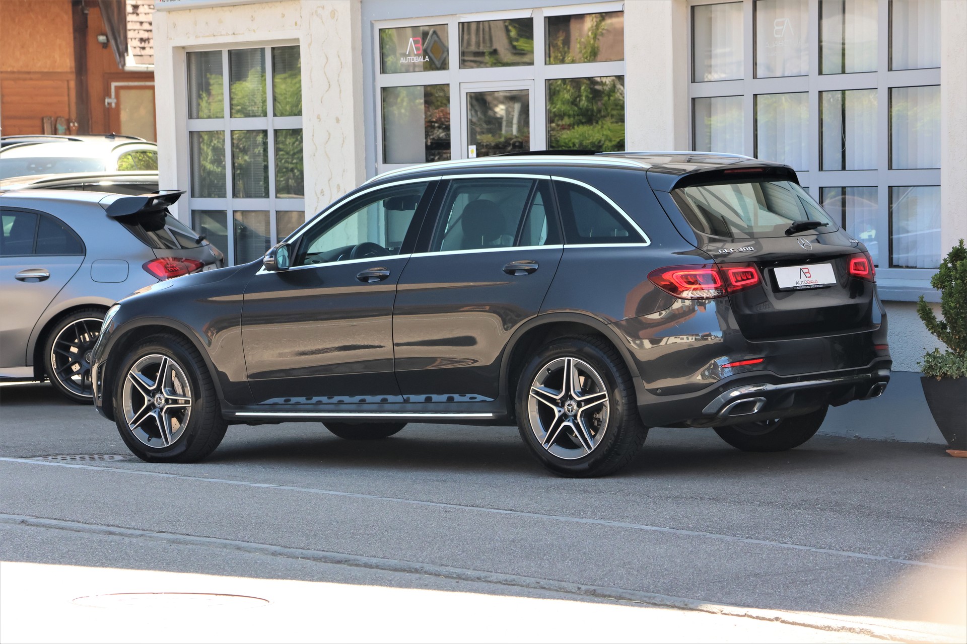 MERCEDES-BENZ GLC 300 AMG Line 4Matic 9G-Tronic + 2.4T AHK-image-4