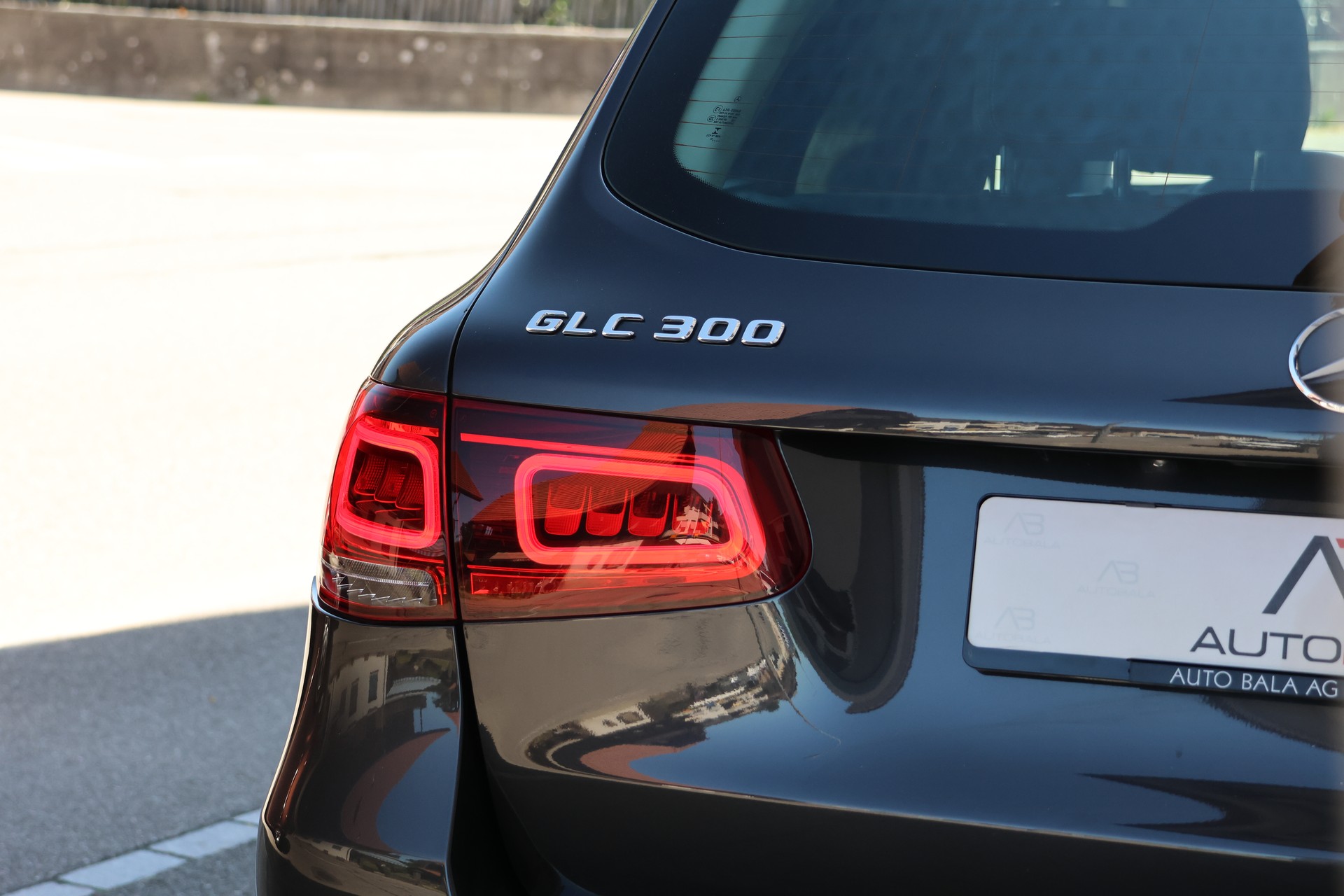 MERCEDES-BENZ GLC 300 AMG Line 4Matic 9G-Tronic + 2.4T AHK-image-5