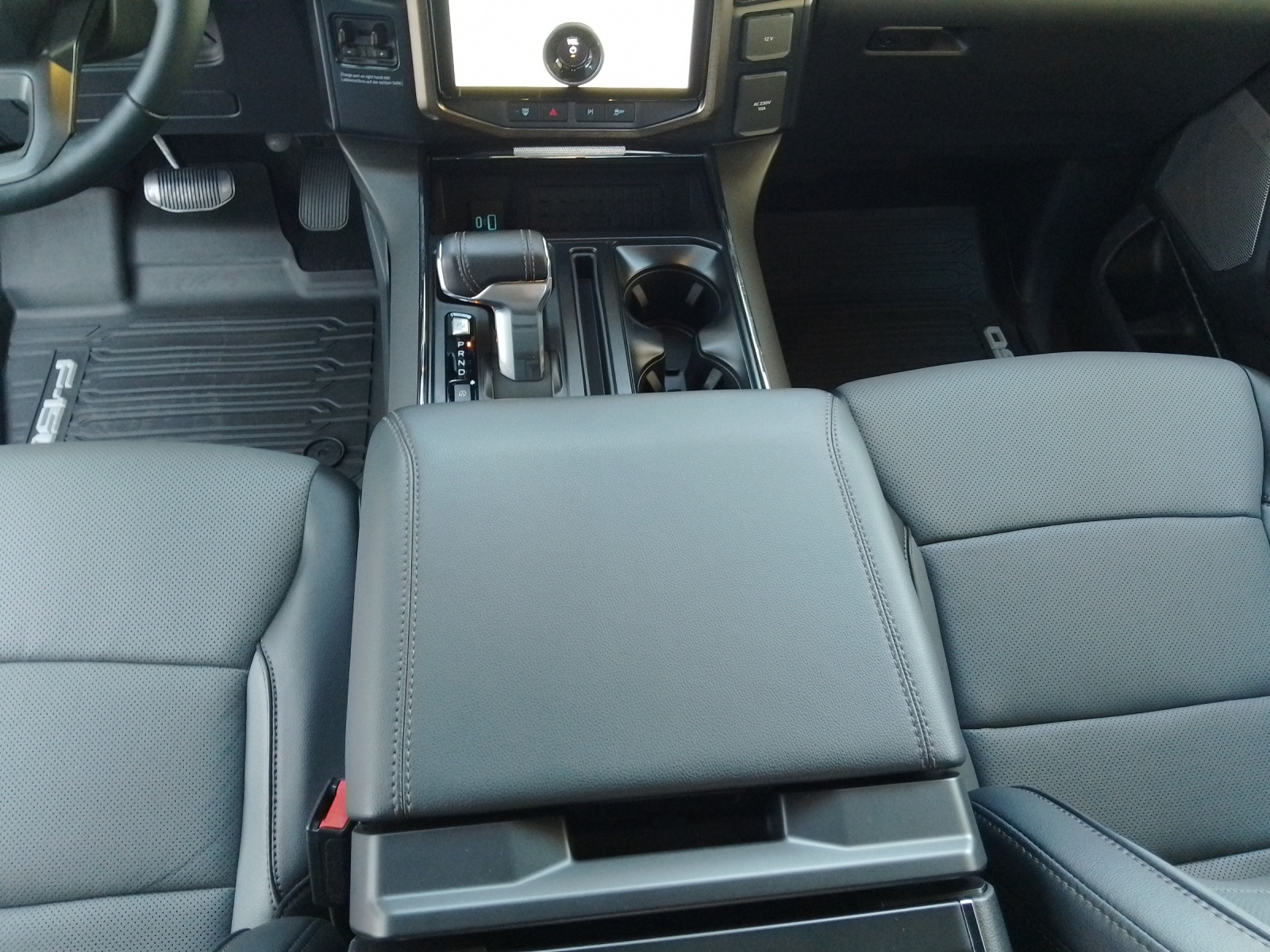 FORD F-150 Lightning DKab.Pick-up 98 kWh Lariat Launch Edition 4x4-image-11