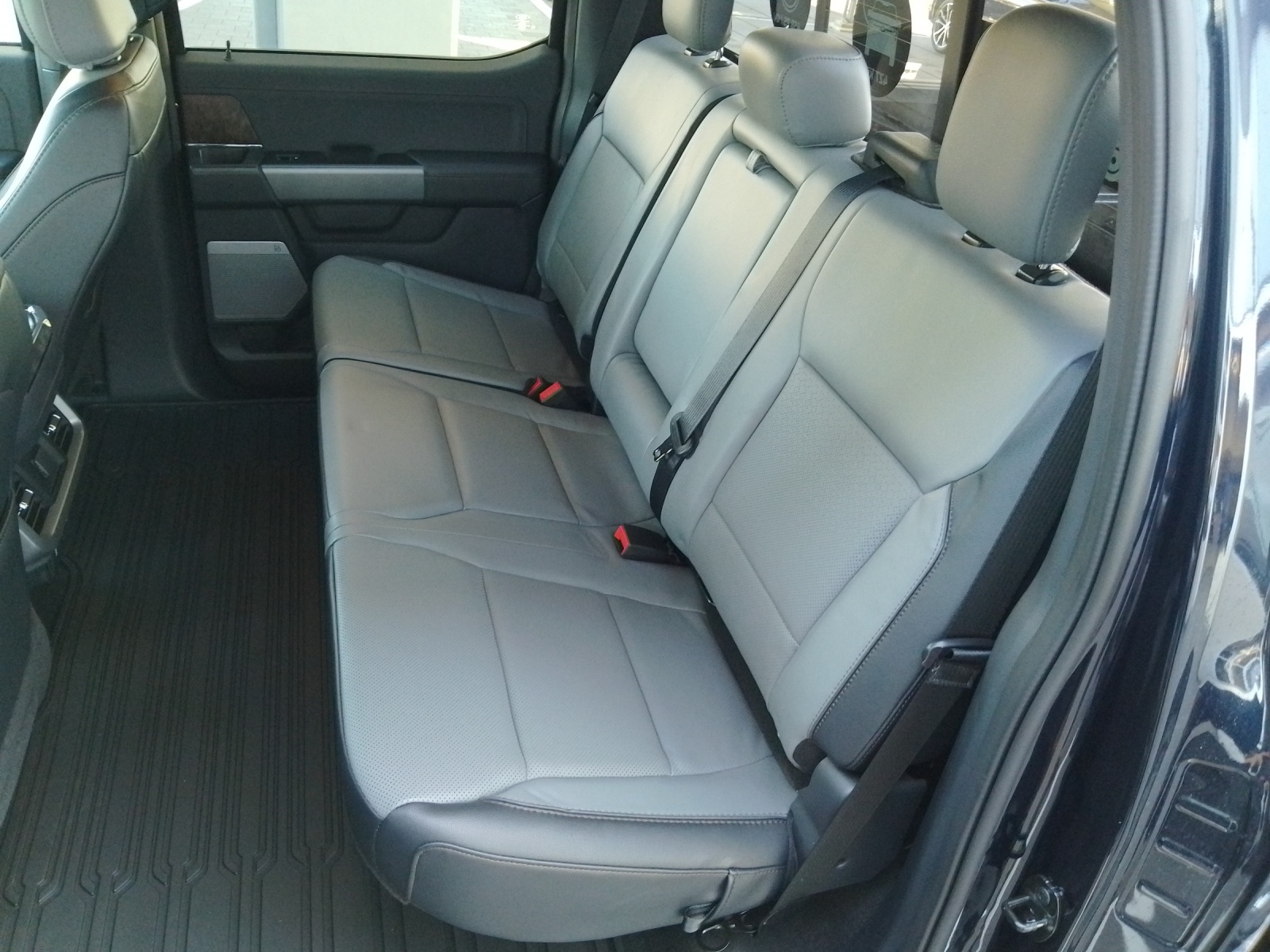 FORD F-150 Lightning DKab.Pick-up 98 kWh Lariat Launch Edition 4x4-image-10