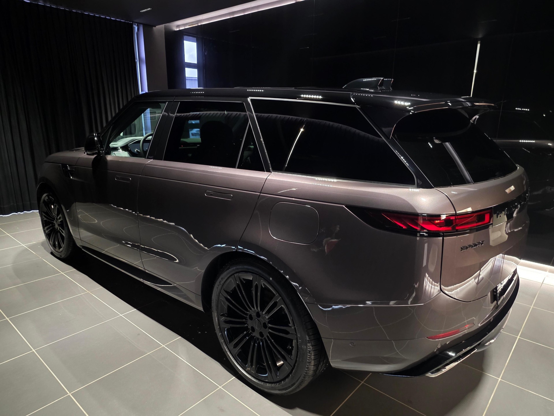 LAND ROVER Range Rover Sport 3.0 I6 P460e SE Dynamic-showroom-element-1